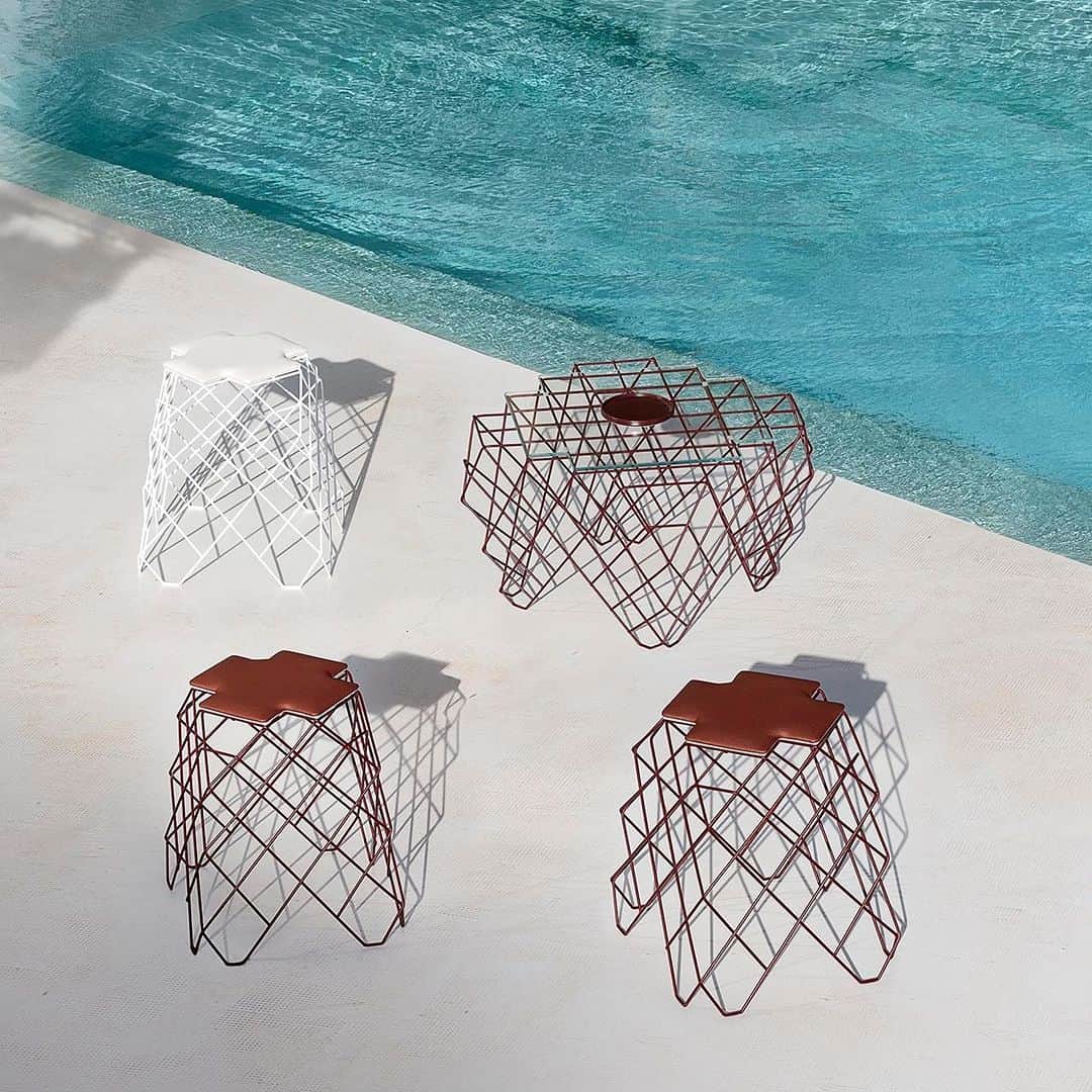 Design Milkさんのインスタグラム写真 - (Design MilkInstagram)「Argentinian architect @paula.valentini masterfully blurs the lines between art + design in her sculptural R24 collection for @gandiablasco_official's outdoor furniture catalogue. 💫 Delicately exploring textile architecture on a small scale, she creates a mesmerizing balance of weightlessness + resilience in the collection's low coffee table and stool. With their open + slender weave, these handcrafted pieces are truly a kaleidoscopic beauty. \\\ See more about the collection at our link in bio. 🔗  [furniture, outdoor table, outdoor stool, outdoor furnishing, outdoor furniture collection, Paula Valentini, stainless steel, furniture collaboration]」7月26日 22時08分 - designmilk