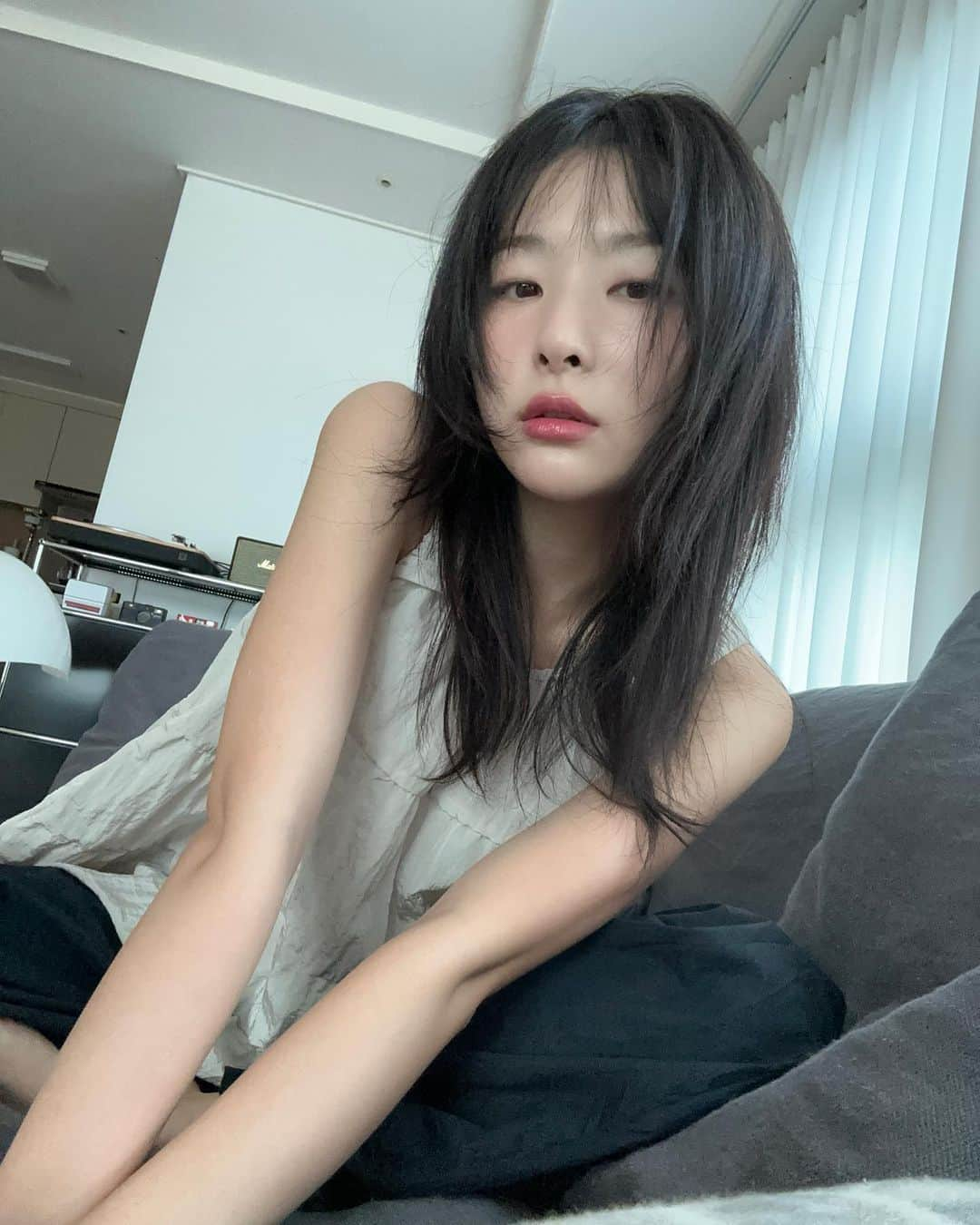 スルギさんのインスタグラム写真 - (スルギInstagram)「안녕 잘지내? 난 잘지내🥹🥹」7月26日 22時08分 - hi_sseulgi