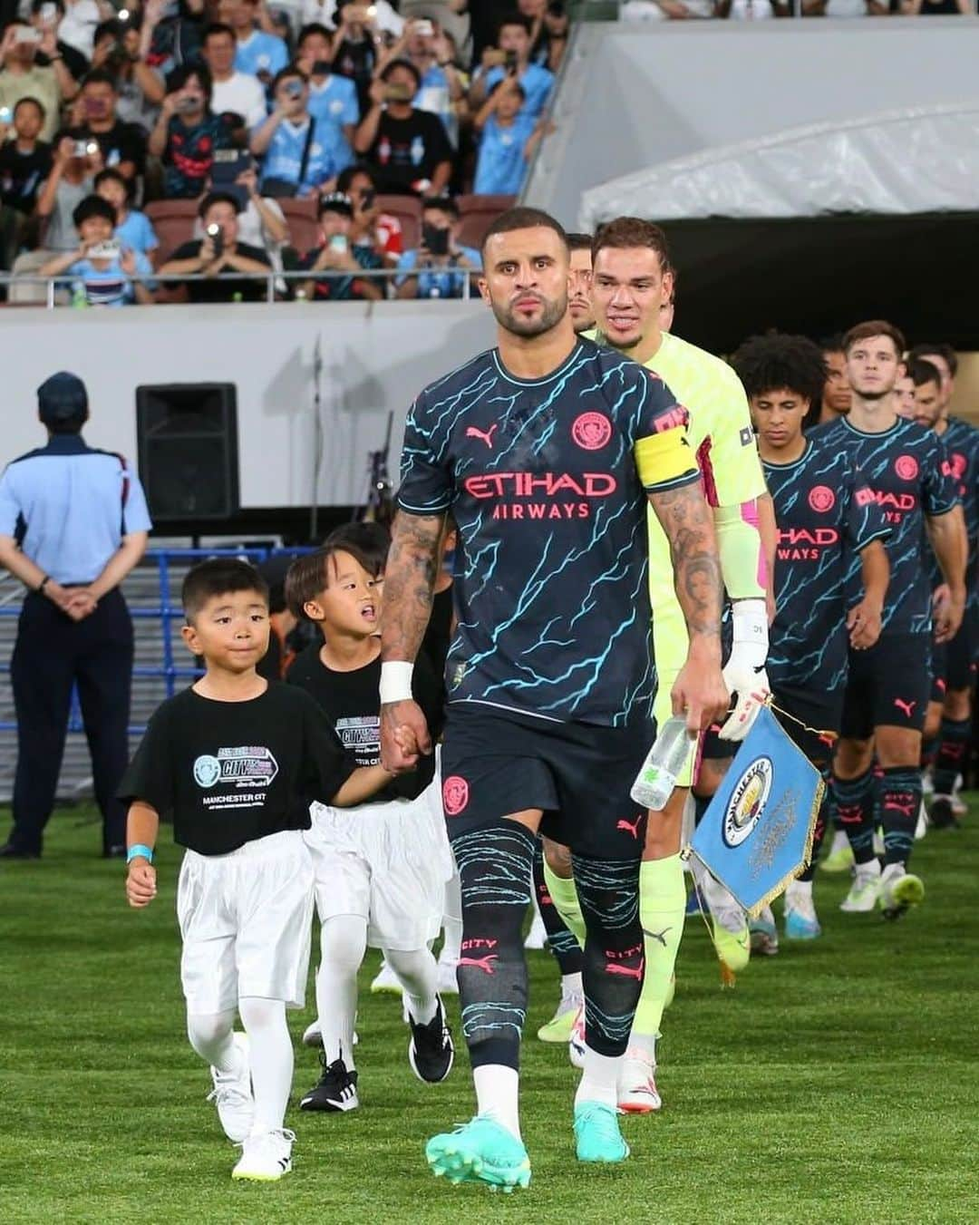 カイル・ウォーカーのインスタグラム：「Good to get more valuable pre season minutes today and a good performance all round.」