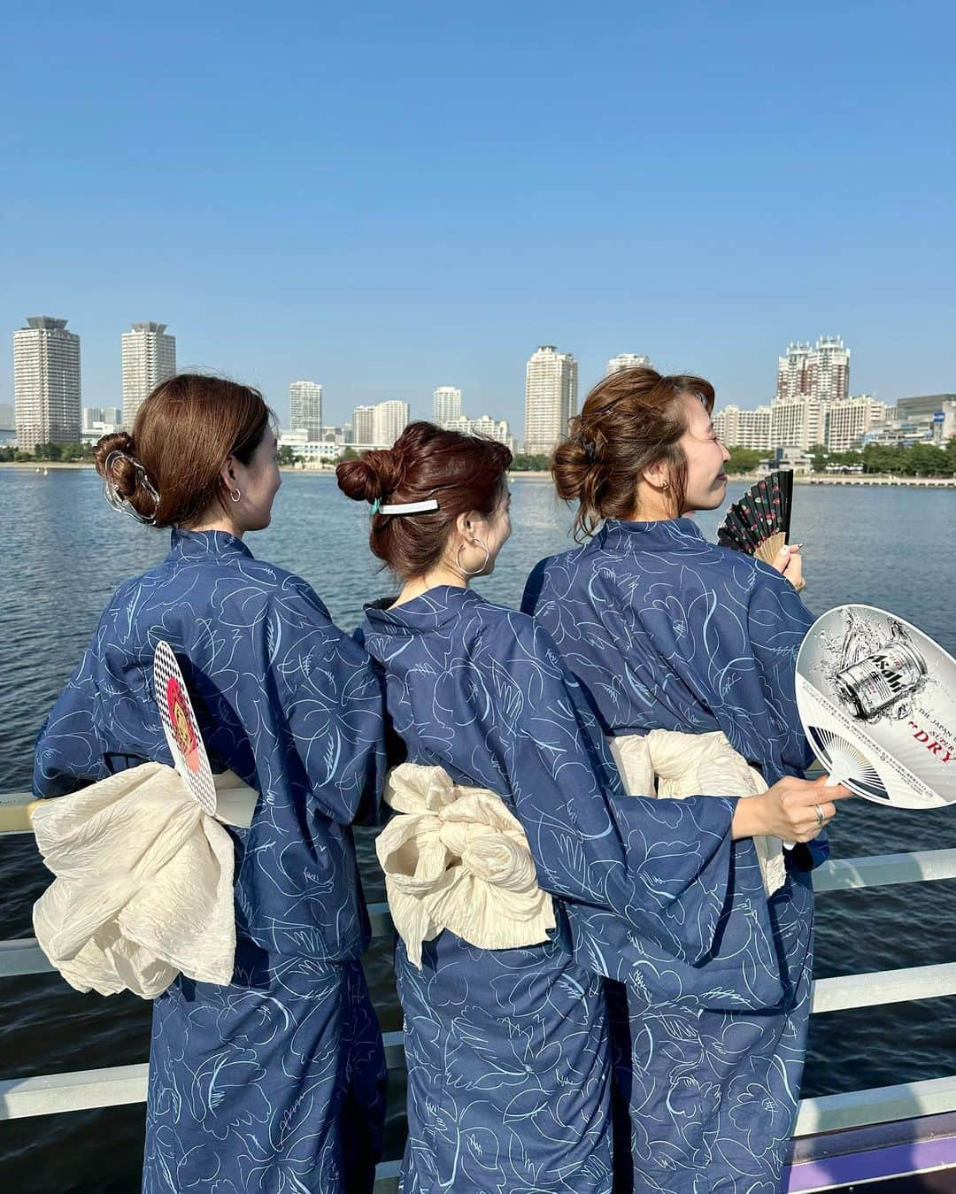 miho uesugiさんのインスタグラム写真 - (miho uesugiInstagram)「関東店長で屋形船🚤🎐 ㅤㅤㅤㅤㅤㅤㅤㅤㅤㅤㅤㅤㅤ #Kastane_yukata を着て行きました！ 数年ぶりの浴衣発売、買うに決まっている。 ㅤㅤㅤㅤㅤㅤㅤㅤㅤㅤㅤㅤ ㅤㅤㅤㅤㅤㅤㅤㅤㅤㅤㅤㅤㅤ  とても豪華なお食事に素敵な接客、なんとカラオケ設備もついていて大盛り上がり！！（高本さんという所です🚤） 途中停船して、デッキでお台場を一望！！ とても楽しい時間を過ごせました☺️  ㅤㅤㅤㅤㅤㅤㅤㅤㅤㅤㅤㅤㅤ  ㅤㅤㅤㅤㅤㅤㅤㅤㅤㅤㅤㅤㅤ #浴衣#浴衣コーデ#ヘアアレンジ#屋形船#浅草#お揃い#お揃いコーデ#Kastane#Kastane舞浜#Kastane_ootd#骨格ウェーブ#イエベ春#コーディネート#今日のコーデ#コーデ#兵児帯#お団子ヘア#お団子#ビール#隅田川#30代ファッション#30代コーデ#カスタネ#低身長#低身長コーデ#サンダル#夏#夏コーデ#東京」7月26日 22時21分 - uepoooning