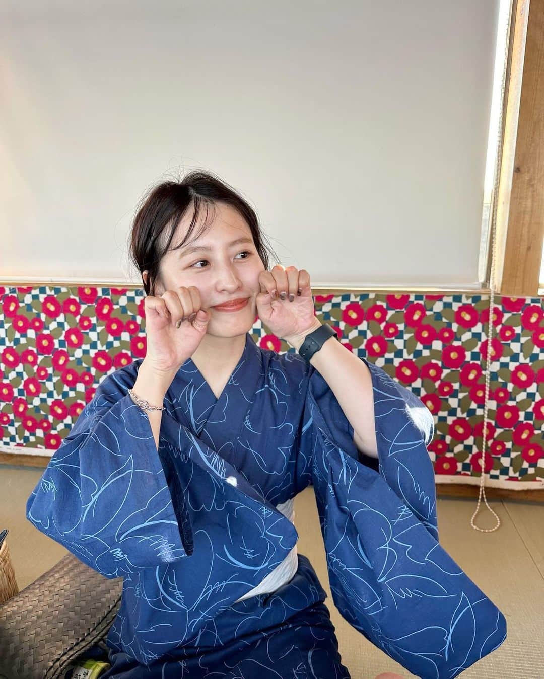 miho uesugiさんのインスタグラム写真 - (miho uesugiInstagram)「関東店長で屋形船🚤🎐 ㅤㅤㅤㅤㅤㅤㅤㅤㅤㅤㅤㅤㅤ #Kastane_yukata を着て行きました！ 数年ぶりの浴衣発売、買うに決まっている。 ㅤㅤㅤㅤㅤㅤㅤㅤㅤㅤㅤㅤ ㅤㅤㅤㅤㅤㅤㅤㅤㅤㅤㅤㅤㅤ  とても豪華なお食事に素敵な接客、なんとカラオケ設備もついていて大盛り上がり！！（高本さんという所です🚤） 途中停船して、デッキでお台場を一望！！ とても楽しい時間を過ごせました☺️  ㅤㅤㅤㅤㅤㅤㅤㅤㅤㅤㅤㅤㅤ  ㅤㅤㅤㅤㅤㅤㅤㅤㅤㅤㅤㅤㅤ #浴衣#浴衣コーデ#ヘアアレンジ#屋形船#浅草#お揃い#お揃いコーデ#Kastane#Kastane舞浜#Kastane_ootd#骨格ウェーブ#イエベ春#コーディネート#今日のコーデ#コーデ#兵児帯#お団子ヘア#お団子#ビール#隅田川#30代ファッション#30代コーデ#カスタネ#低身長#低身長コーデ#サンダル#夏#夏コーデ#東京」7月26日 22時21分 - uepoooning