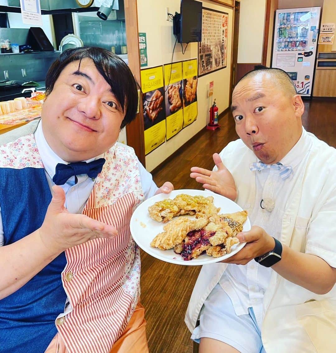 彦摩呂さんのインスタグラム写真 - (彦摩呂Instagram)「お知らせします❣️  7/29(土) 14:35〜 テレビ熊本「#若っ人ランド」 tku.co.jp/wakatto/ ロケにも行かせていただきました！ 胃袋は若っ人ファミリーの誰よりも若い自信があります…！ ※いつもとオンエア時間が違うのでご注意くださいませ！ ちんねん君 最高でした〜👍😆 楽しかったです〜  是非、ご覧下さいませ〜  #彦摩呂  #ちんねん さん @wakatto_tku  @TKU8ch #熊本 #熊本グルメ #食レポ」7月26日 22時17分 - hikomaro_honmono