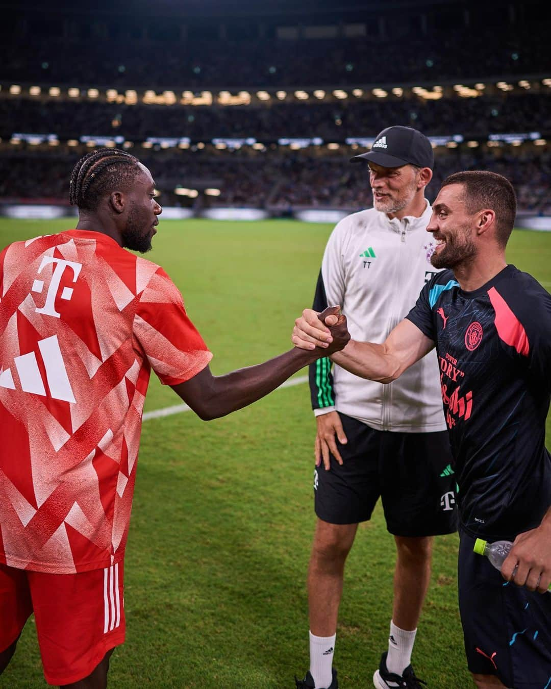 バイエルン・ミュンヘンさんのインスタグラム写真 - (バイエルン・ミュンヘンInstagram)「Some familiar faces 👋 #FCBMCI」7月26日 22時17分 - fcbayern