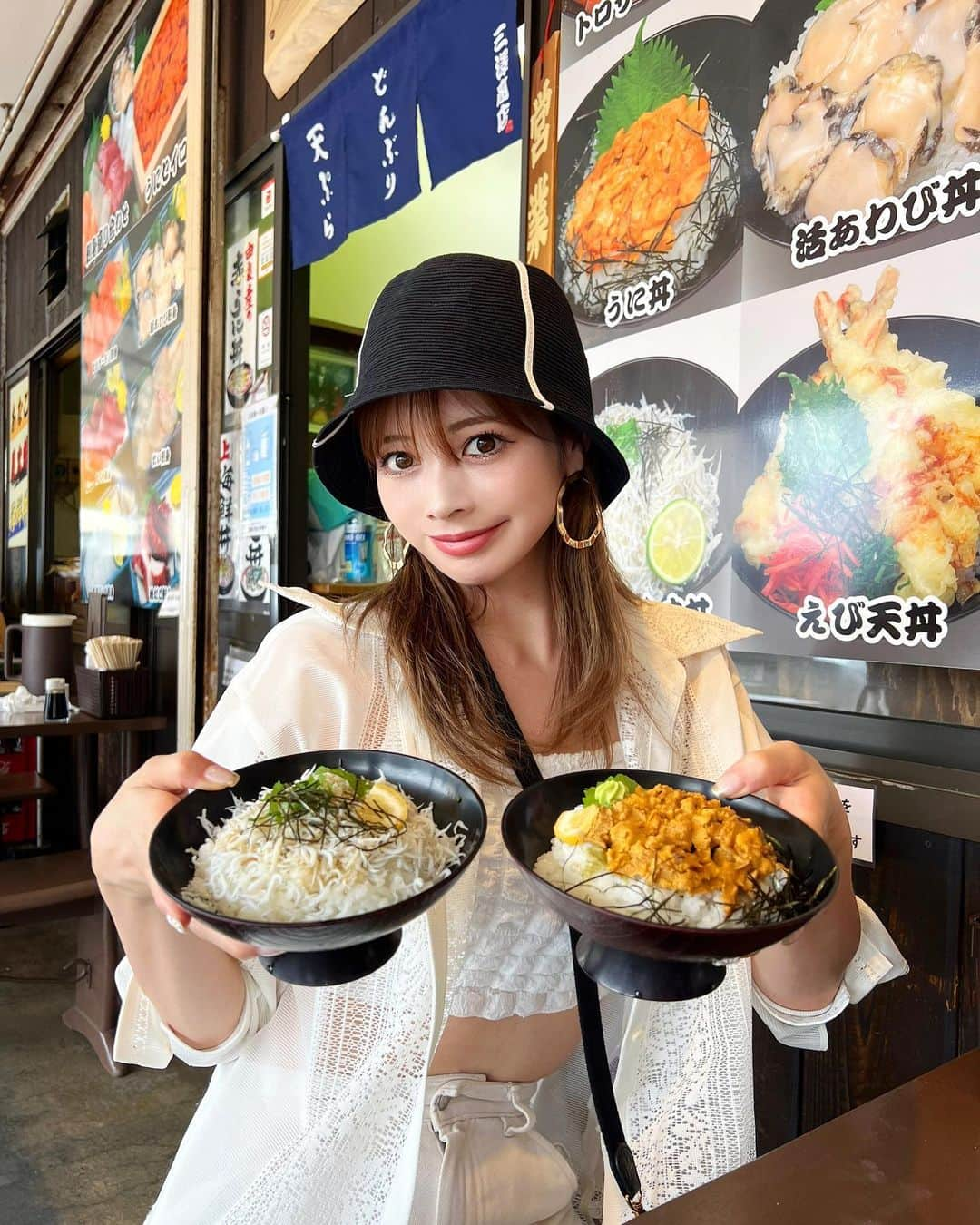 得あゆのインスタグラム：「雲丹としらすどーーーーーん🍚🍚 お魚も好きだよ🐟loveだよ🫶🏻  位置情報決める時、お魚だし健康かな！ って健康を入れてヒットしたのでこれにしました。 特に意味はありません。笑  ・ ・ ・ ・ ・ ・ ・ ・ ・ ・ ・ ・ ・ ・ ・ ・ #雲丹#ウニ#ウニ丼#雲丹丼#うに#しらす#しらす丼#生しらす#生しらす丼#淡路島#淡路島観光#淡路島グランピング#淡路グランピング#グランピング#サウナ#サウナ女子#サウナイキタイ#サウナー#サウナ付き#グランピングキャンプ#グランピング女子会#グランピングリゾート#淡路島グルメ#明石海峡大橋#awajishima#サウナ好きな人と繋がりたい#夏休みの過ごし方#家族旅行#ママライフ#リゾートコーデ」