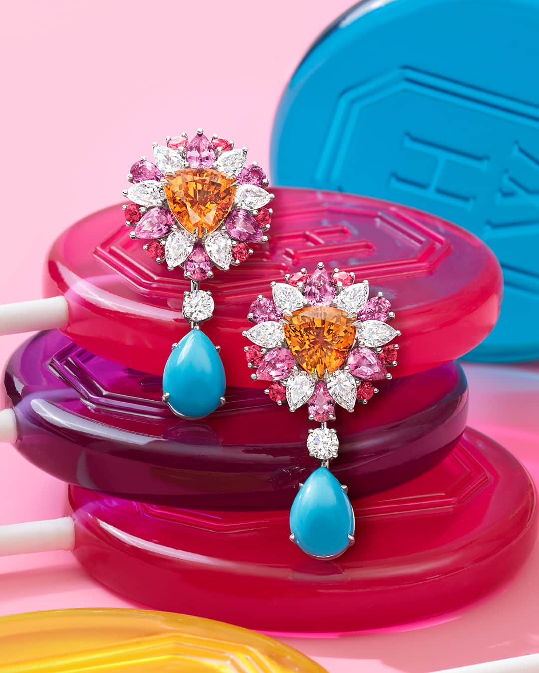 ハリー・ウィンストンさんのインスタグラム写真 - (ハリー・ウィンストンInstagram)「Winston Candy turquoise earrings and a yellow sapphire ring capture the enticing colors and sweetness of vibrant lollipops. Experience the ultimate sugar rush with these candied gems by tapping the link in bio. #HarryWinston #WinstonCandy」7月26日 22時32分 - harrywinston