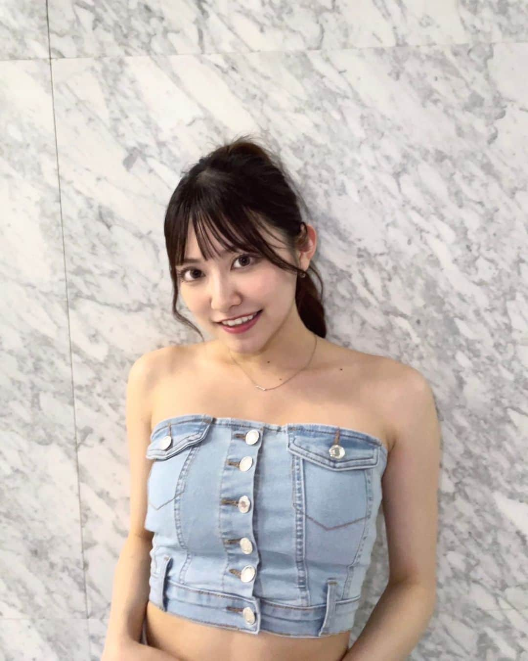 出町杏奈さんのインスタグラム写真 - (出町杏奈Instagram)「SHEINで買った超絶お気になトップス〰️！  今年は絶対これ来て海行くって決めてる！！！🫧🐬 ˜˷  #サロモ #サロンモデル #ヘアアレンジ #ブライダルモデル #アパレルモデル #女子大生の日常 #令和の貝殻 #令和の貝殻ヴィーナス」7月26日 22時34分 - annnna_44