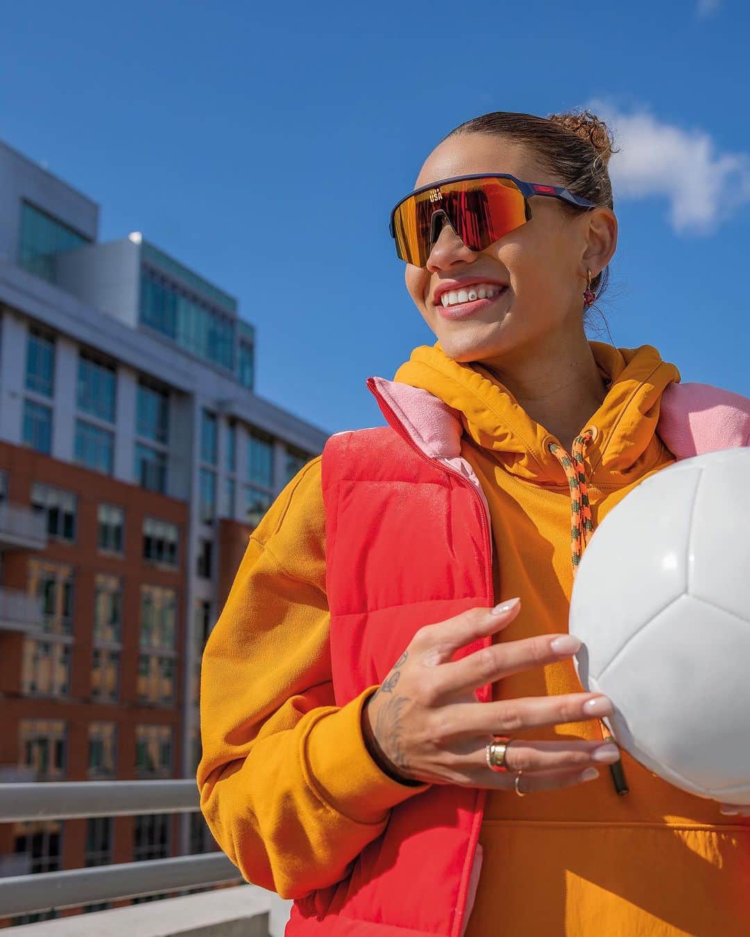 OAKLEYさんのインスタグラム写真 - (OAKLEYInstagram)「"Since I started kicking a soccer ball, Team USA was the goal" - @trinity_rodman    The whole world is watching, time to show everyone what it’s about. #WWC」7月27日 4時07分 - oakley