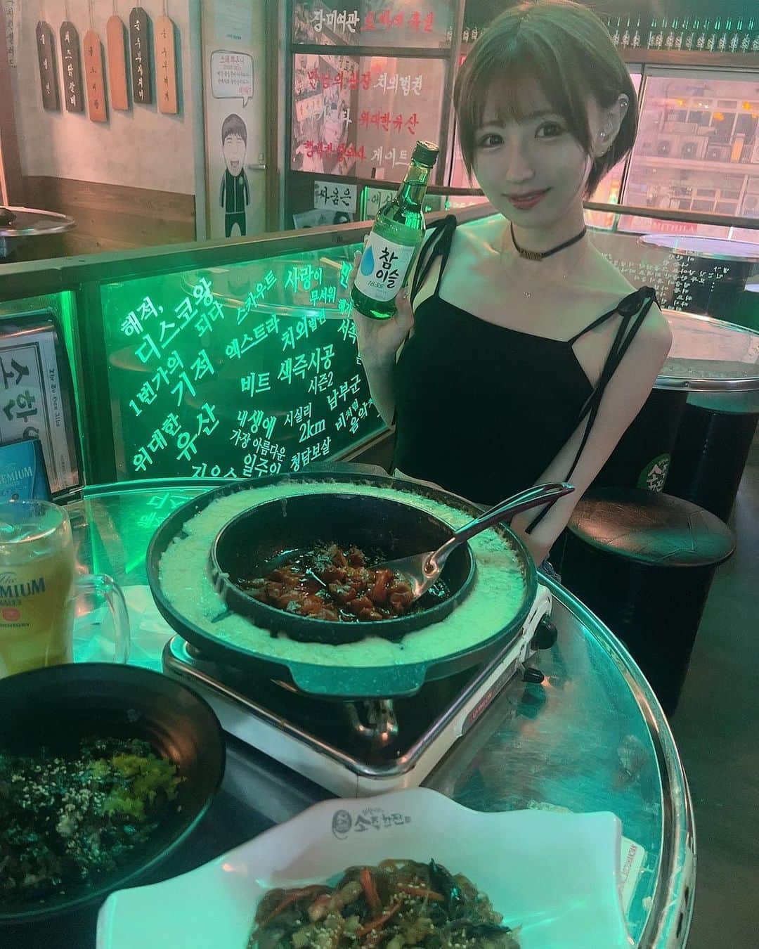 駒井まちさんのインスタグラム写真 - (駒井まちInstagram)「⁡ ⁡ 道頓堀にある韓国料理屋さん 🇰🇷🥢イムチャンジョンのソジュハンジャン @imchangjung_sojuhanjan ⁡ 辛い物大好きだけど夏は特に美味しく感じる🌶️´- ⁡ メニューも豊富でこの日は チーズダッカルビと韓国おにぎりとチャプチェを 食べてきました😋⭐️ 韓国おにぎりは自分で握れるのが楽しい笑  リーズナブルな上どれも美味しかったよ🥹 ⁡ 店内もレトロで可愛いしまた他のメニューも食べに行きたいな💫 ⁡ ⁡ 〰︎〰︎〰︎〰︎〰︎〰︎〰︎〰︎ ⁡ 🇰🇷韓国料理  イムチャンジョンのソジュハンザン難波 大阪府大阪市中央区宗右衛門町7-6 菱富ビル3階 ⁡ 〰︎〰︎〰︎〰︎〰︎〰︎〰︎〰︎ ⁡ #大阪韓国料理 #大阪韓国料理店   #心斎橋居酒屋  #大阪居酒屋  #心斎橋グルメ #ミナミグルメ #道頓堀グルメ #なんばグルメ #難波グルメ  #難波ディナー  #道頓堀  #도톤보리　#도톤보리맛집　#난바맛집 #난바　#오사카맛집」7月26日 22時41分 - _komaimachi_