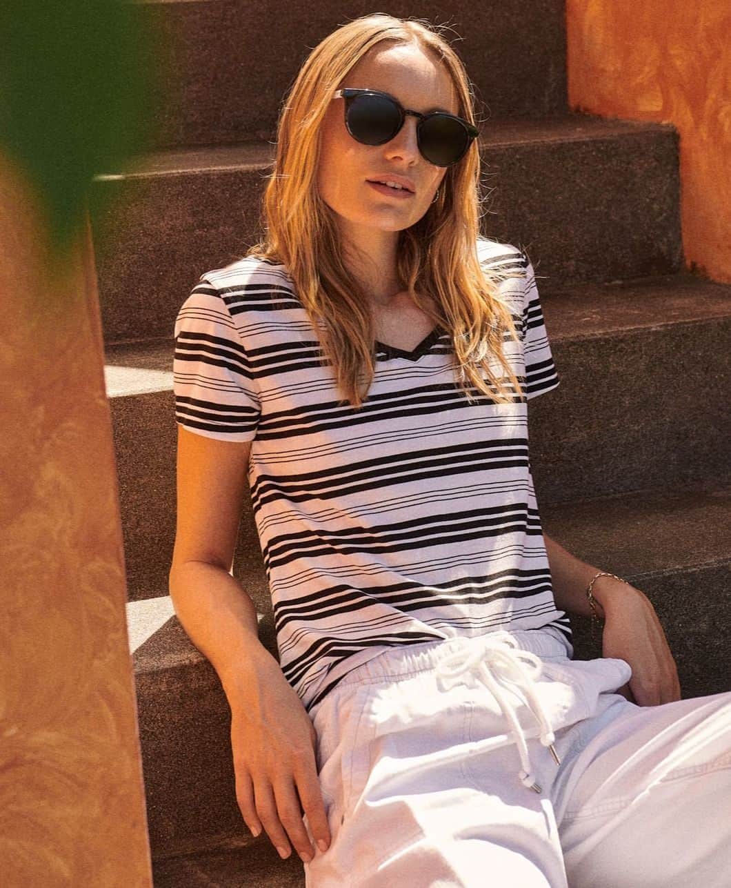 ノーティカさんのインスタグラム写真 - (ノーティカInstagram)「Give your outfit an extra element of intrigue with our signature striped women's tees that deliver a cool, relaxed vibe.」7月26日 23時06分 - nautica