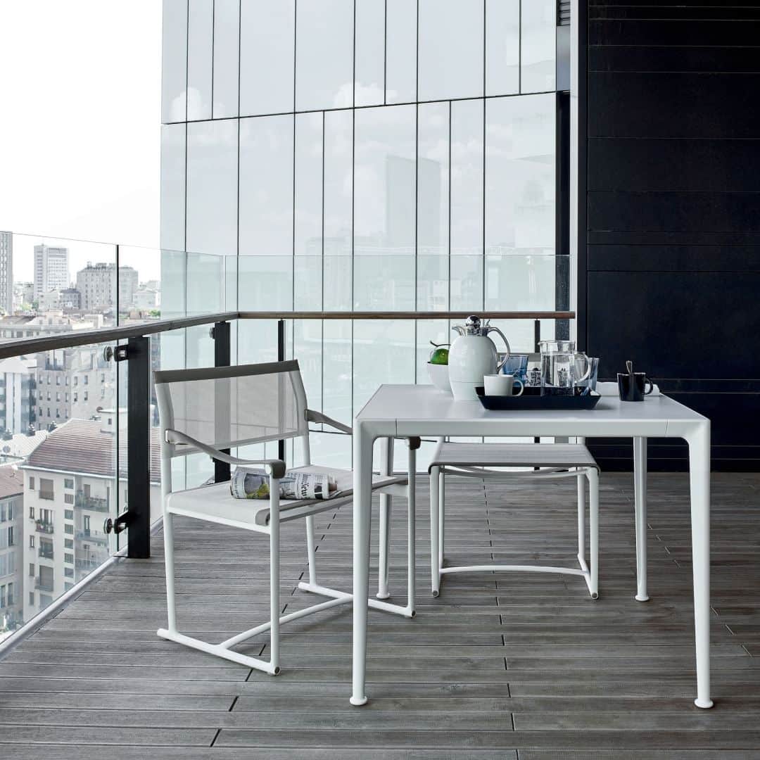 B&B Italiaのインスタグラム：「For iconic outdoors. Antonio Citterio's Mirto Outdoor collection features essential and long-lasting sunbeds and a complete and elegant range of seats, tables and coffee tables.  @antonio_citterio_arch  #bebitalia #design #OutdoorCollection」