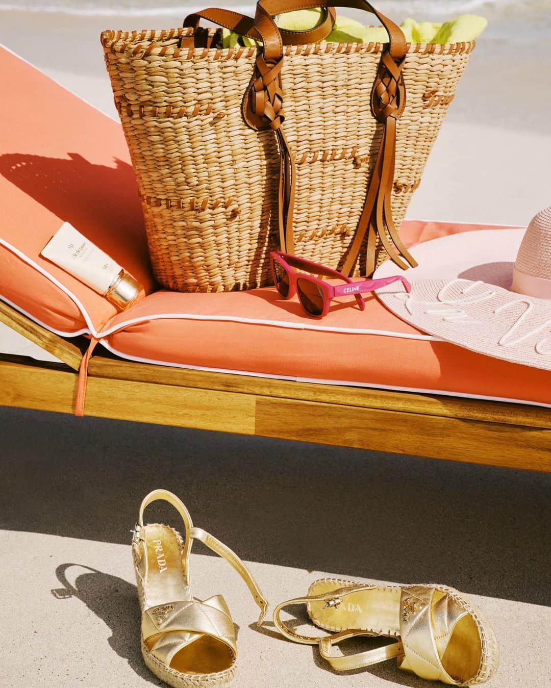 Saks Fifth Avenueのインスタグラム：「If your pool lounge chair looks like this, you’re *definitely* doing something right. Tap or head to the link in our bio to shop our favorite summer plus-ones. #Saks」