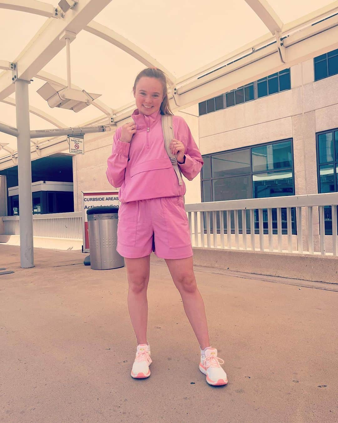 マライア・ベルさんのインスタグラム写真 - (マライア・ベルInstagram)「Traveling in style 💖💖💖 @athleta #powerofshecollectivemember #powerofshe」7月26日 23時18分 - mariahsk8rbell