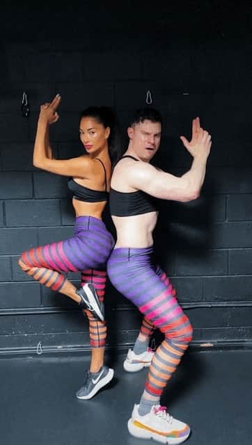 ニコール・シャージンガーのインスタグラム：「Peaches and apricots 😜 🍑 @flula」