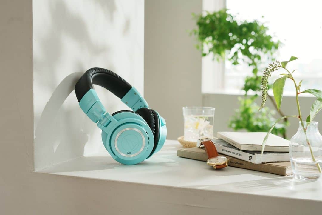 Audio-Technica USAのインスタグラム：「One week until Limited-Edition Ice Blue lands!⁠ ⁠ 💙🧊 #IceBlue⁠ ⁠ #M50x #M50xBT2 #AudioTechnica」