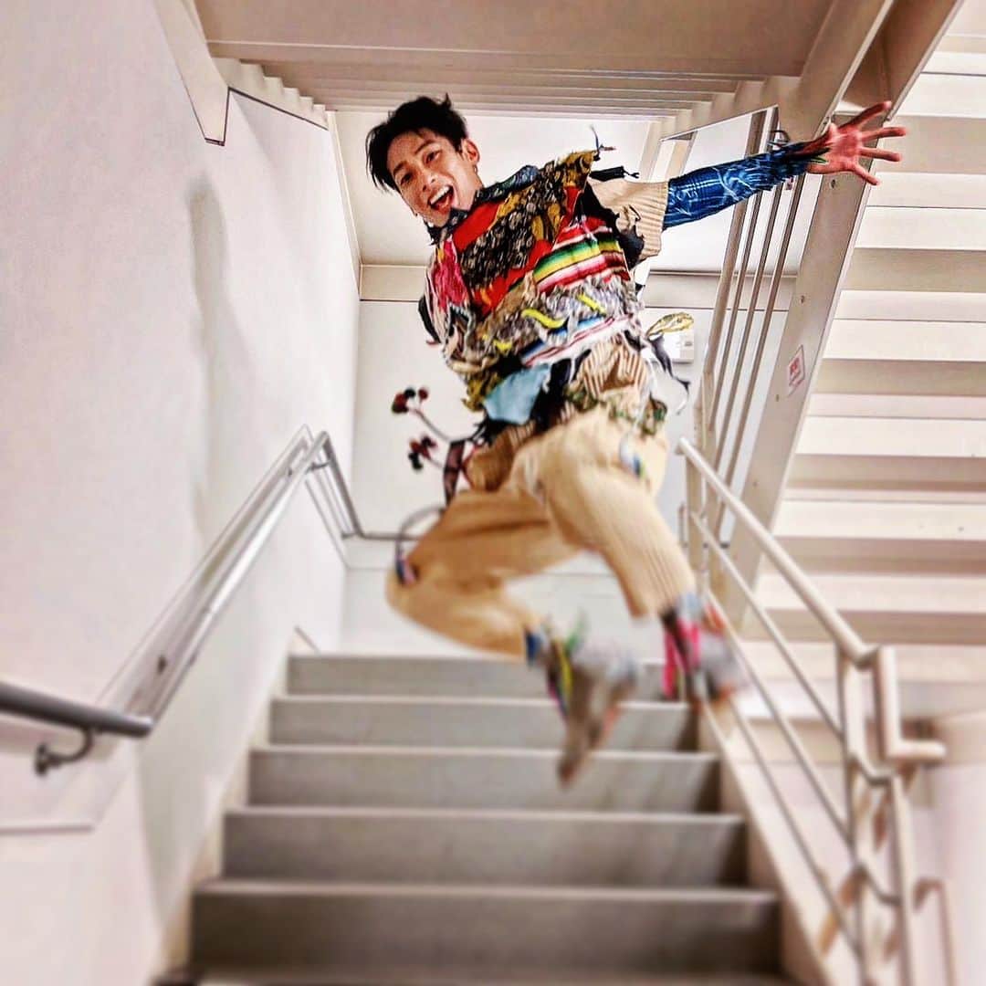 asukaさんのインスタグラム写真 - (asukaInstagram)「#ピーターパン2023  モリビト飛び回っております🐒  東京公演は8/2まで国際フォーラムでやってますので、 是非ネバーランドでお待ちしております🌳🧚  カーテンコールは写真撮影も可能ですのでお忘れ無く〜📸✨  I'm having fun playing the role of Indian in Peter Pan's stage 🧚  @musicalpeterpan」7月26日 23時30分 - bboy_asuka