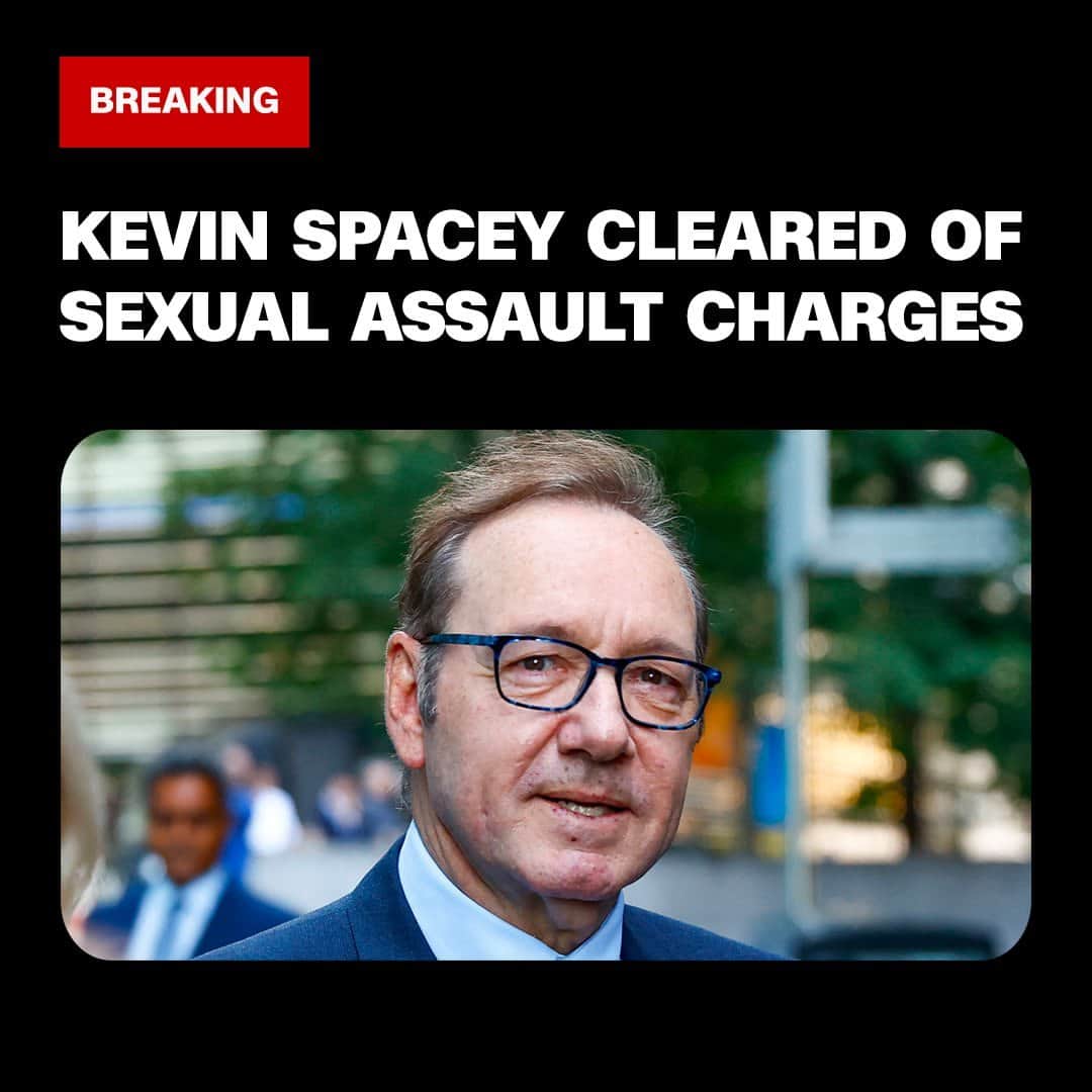 CNNさんのインスタグラム写真 - (CNNInstagram)「A London jury has found Oscar-winning actor Kevin Spacey not guilty of nine counts of sexual assault against four men.  The Hollywood star, 64, had faced historical sex offense charges that allegedly took place between 2004 and 2013, during which time Spacey served as artistic director at London’s Old Vic theater. He pleaded not guilty to all of the charges.  Read more at the link in bio.  📸: Peter Cziborra/Reuters」7月26日 23時34分 - cnn