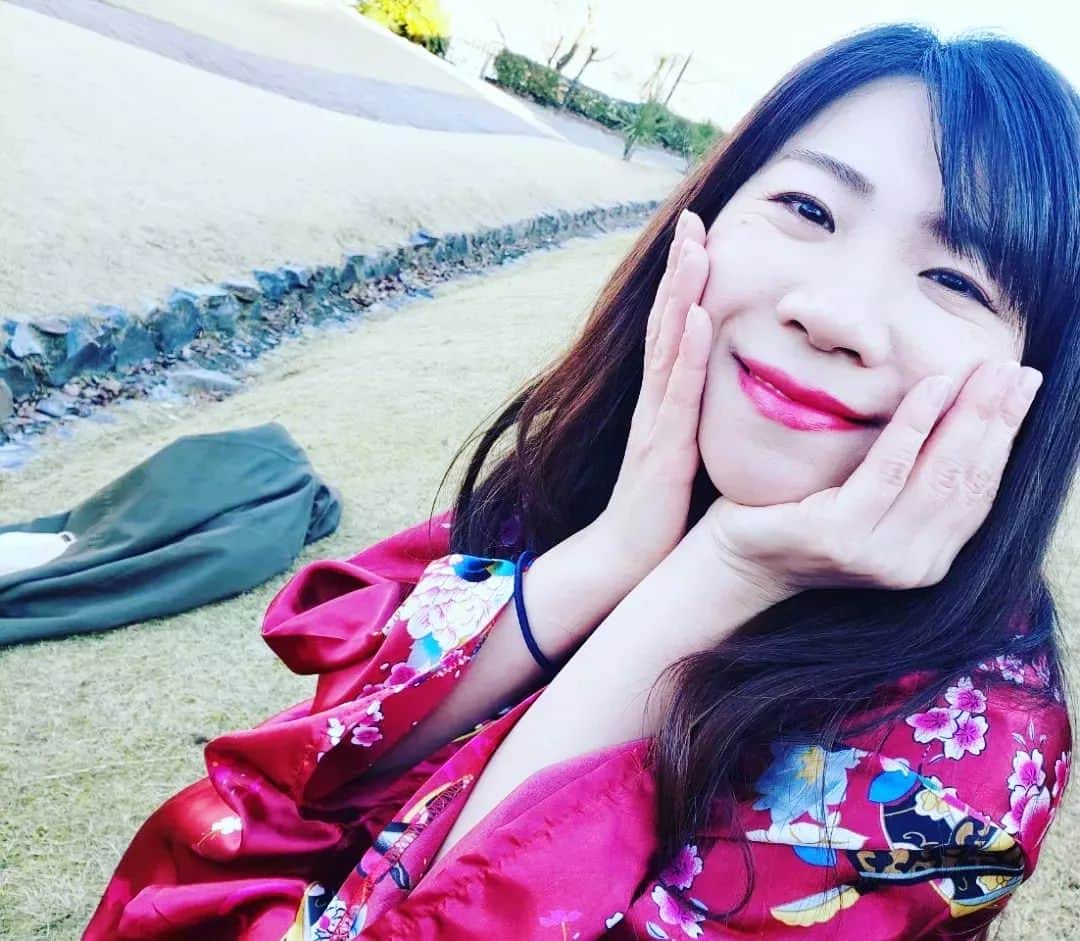 服部ひで子のインスタグラム：「吉本新喜劇座員総選挙👑開催中‼️  【 ７/２６(水) 残り19日！】 いつも投票ありがとうございますﾟ+.ﾟ(´▽`人)ﾟ+.ﾟ  今日は中間発表でしたが、またしてもランク外ーーー！ がびーーーん😱笑 ぴえーーーーん‼️笑 ぱおーーーーーん‼️笑  でも、残りの期間も最後まで諦めずに頑張りますのでよろしくお願いいたします(*^^*)⤴️✨  ━━━━━━━━━━━━━━━━━━━━━━━ 🍀吉本座員総選挙2023🍀  ◆10/8(日)「吉本新喜劇まつり」の出演者を決める総選挙。  ◆上位２５名 ＋ 世代別じゃんけんの勝者５名。  ◆投票期間【6/28～8/13】  ◆１日１回投票可能。(座員３名を選出) ━━━━━━━━━━━━━━━━━━━━━━━ 投票ページ(吉本新喜劇座員総選挙ホームページ)へのアクセスは、ストーリーズにリンク貼っております💡  【 投票の方法 】 1️⃣よしもとチケットサイト   FANY IDへ登録(無料)。  2️⃣吉本新喜劇座員総選挙HPへアクセス   １日１回、座員３名を選んで投票。  #吉本新喜劇  #服部ひで子 #吉本新喜劇座員総選」