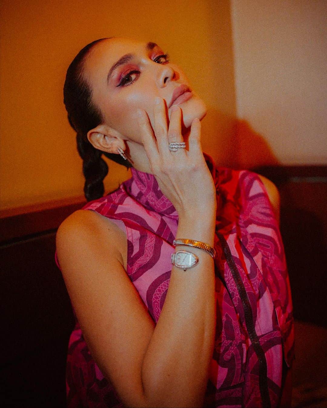 ルナ・マヤさんのインスタグラム写真 - (ルナ・マヤInstagram)「Hubungi Agen Gue, 29 Juli 2023 only at @disneyplushotstarid @milesfilms 🤍  Stylist @hagaipakan  MUA @ryanogilvy  Hair Do @ichanaahair  Jewelry @bulgari  Outfit @hermes」7月26日 23時49分 - lunamaya