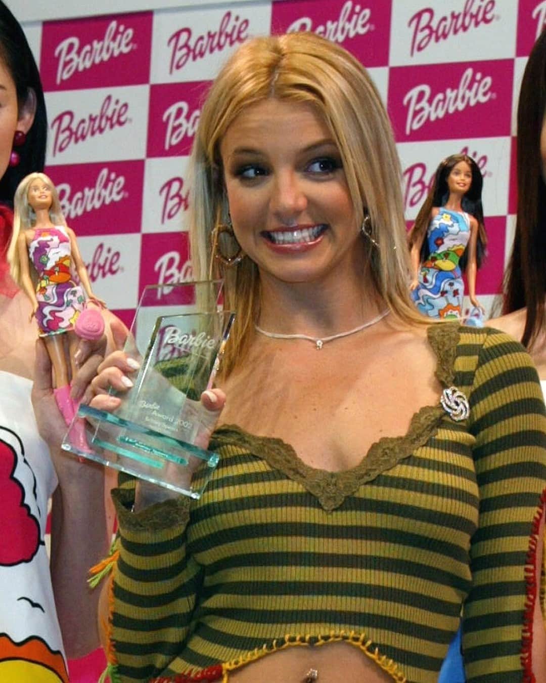 Nylon Magazineのインスタグラム：「Bringing back this photo of #BritneySpears receiving the #Barbie Award in Tokyo in 2002.  [Getty]」