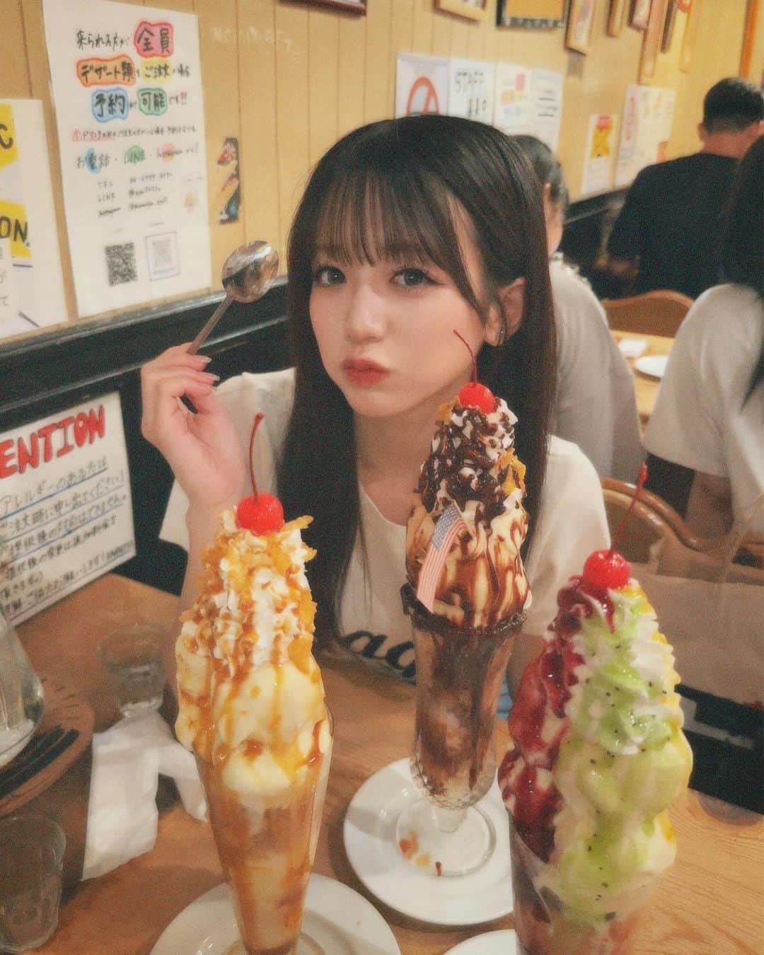 坂田心咲のインスタグラム：「. 一瞬でぺろり(ﾉ≧ڡ≦)🍒❤︎  #NMB48 #坂田心咲 #アイドル #05 #jk #ljk #hapakristin #ハパクリスティン #パフェ #カナリヤパフェ  #鶴橋 #鶴橋グルメ #鶴橋カフェ #スイーツ #スイーツ女子 #甘党女子」