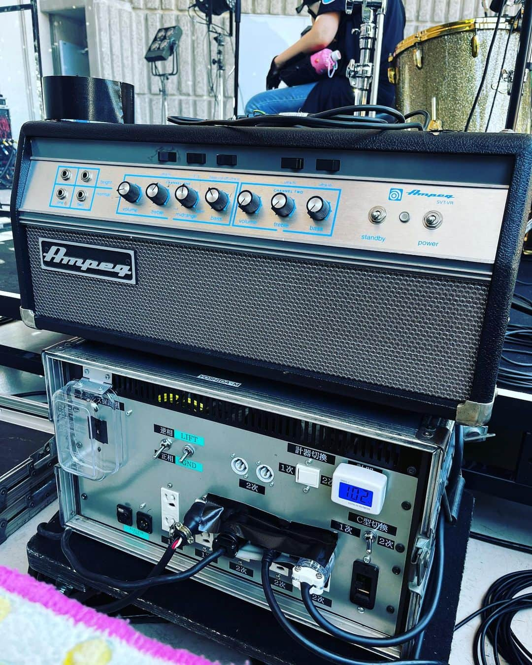 神田雄一朗さんのインスタグラム写真 - (神田雄一朗Instagram)「日比谷野音では愛器のAmpeg V-4Bをメインにしつつ サブでSVT-VRをスタンバイ！ こちらはAmpegからお借りしました！ #アンペグ大好きベーシスト」7月26日 23時57分 - ukiukikanda