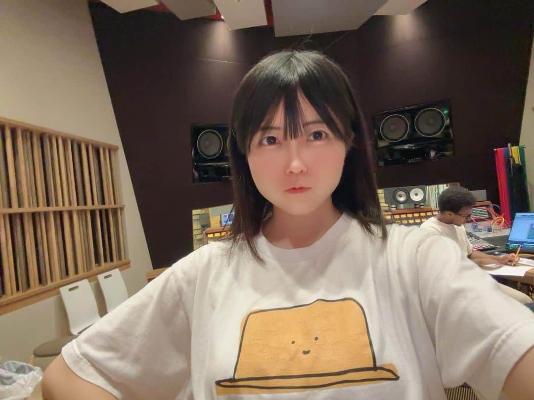 里咲りささんのインスタグラム写真 - (里咲りさInstagram)「タイアップソングのレコーディングでした！  さとさきの音楽チームで張り切って、 エンジニアは森永乳業さんのピノのタイアップのときぶりにグレゴリーさんにお願いして、大好きなスタジオで録音しました！  完成楽しみ！尊敬する人たちと仕事できて心から嬉しいです。  歌も制作も、ここ数年、会社で裏方も頑張りながら学んだことを最大限活かせたと思います。よかった！  楽しみに待っててね☺️✨  #studiotanta #gregorygermain #タイアップ #社長 #ピノ #レコーディング #新曲 #起業家 #1992」7月27日 0時06分 - risasatosaki