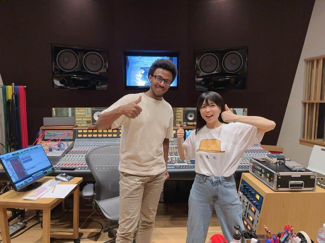 里咲りささんのインスタグラム写真 - (里咲りさInstagram)「タイアップソングのレコーディングでした！  さとさきの音楽チームで張り切って、 エンジニアは森永乳業さんのピノのタイアップのときぶりにグレゴリーさんにお願いして、大好きなスタジオで録音しました！  完成楽しみ！尊敬する人たちと仕事できて心から嬉しいです。  歌も制作も、ここ数年、会社で裏方も頑張りながら学んだことを最大限活かせたと思います。よかった！  楽しみに待っててね☺️✨  #studiotanta #gregorygermain #タイアップ #社長 #ピノ #レコーディング #新曲 #起業家 #1992」7月27日 0時06分 - risasatosaki