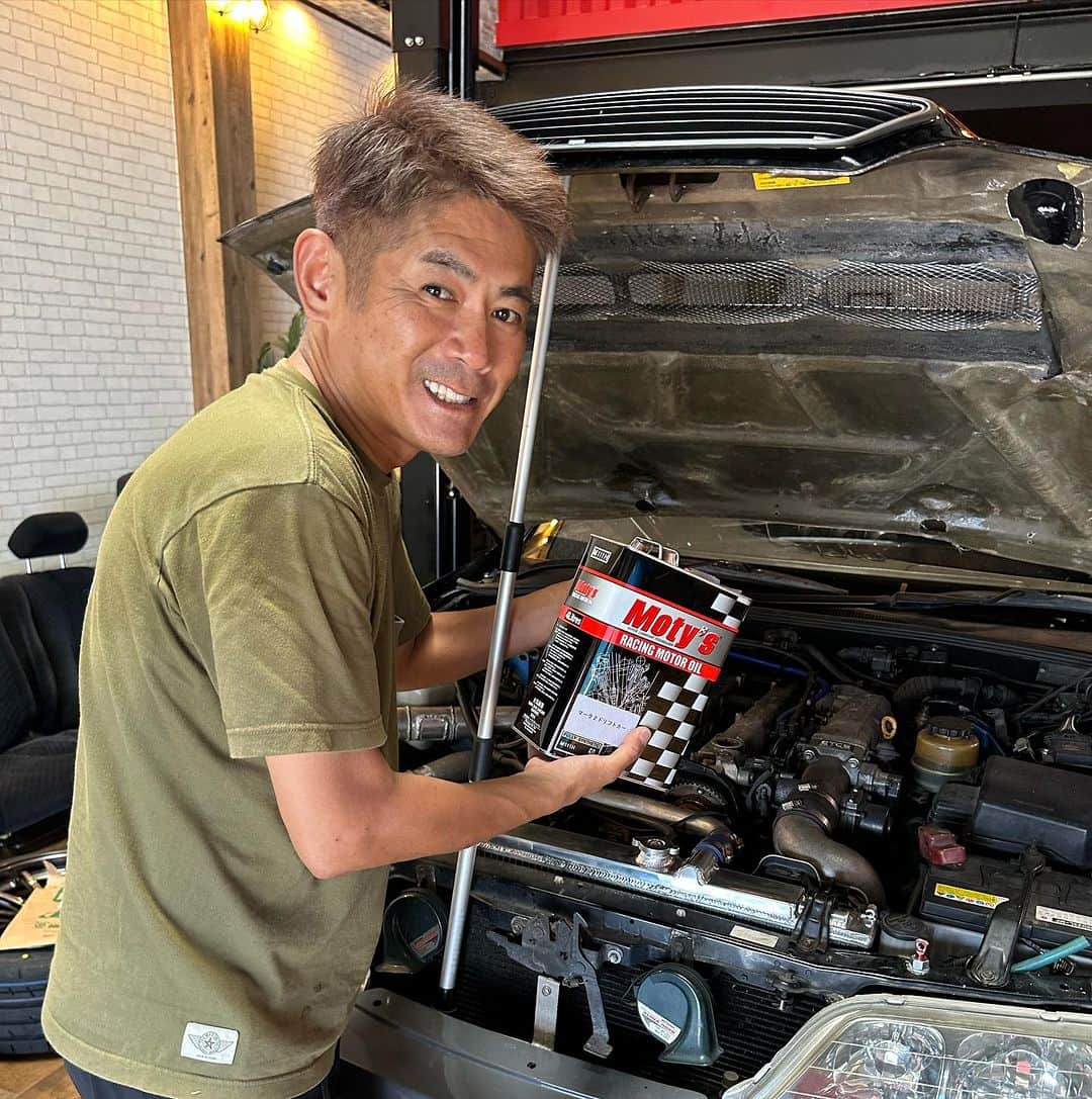 織戸学のインスタグラム：「明日は 富士スピードウェイ  マーク2の ドリフト練習車  なんとなく仕上がった。  多くのご協力有り難う御座いました。  明日 初めて走る予定。  疲れ切りました。  @motys_tribojapan   @orcpit   @hks_japan   @maaya_orido_559   @130ryokohama」