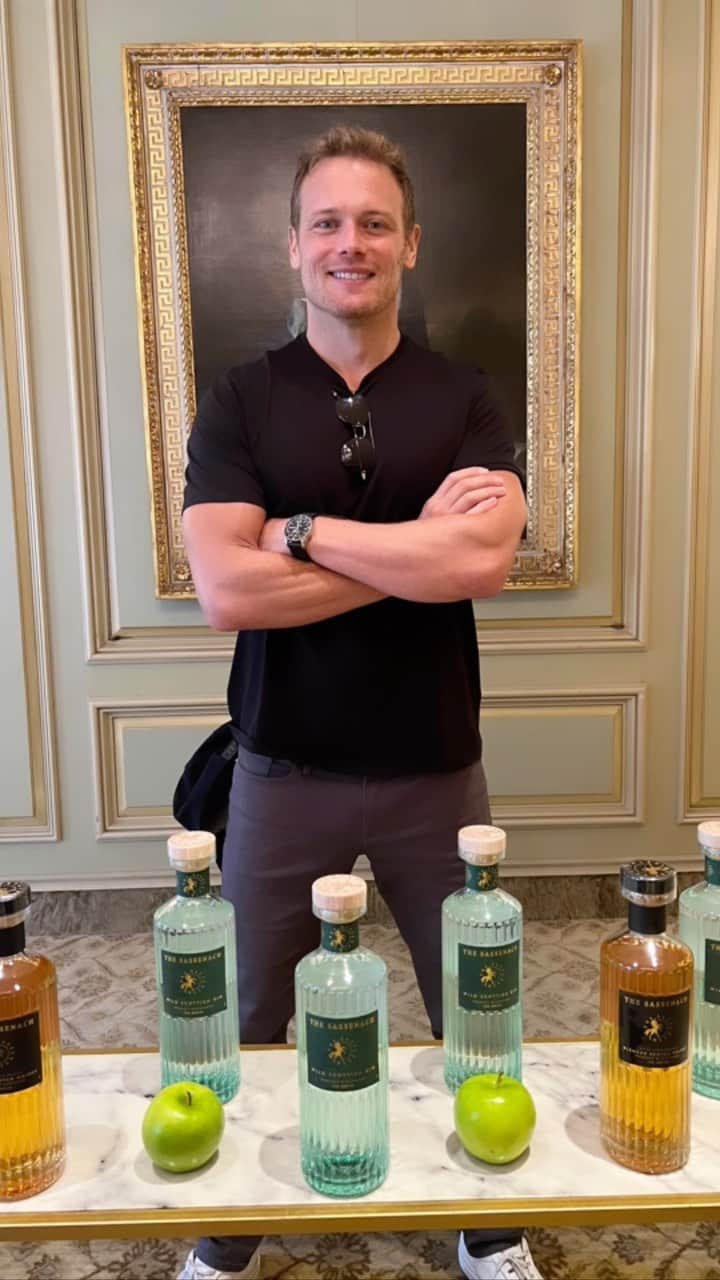 サム・ヒューアンのインスタグラム：「Wonderful day sharing stories and @sassenachspirits in The Big Easy! Can’t wait to return next year to @tales_of_the_cocktail with @sgwinespirits and celebrate with you all! 🍸🍏」