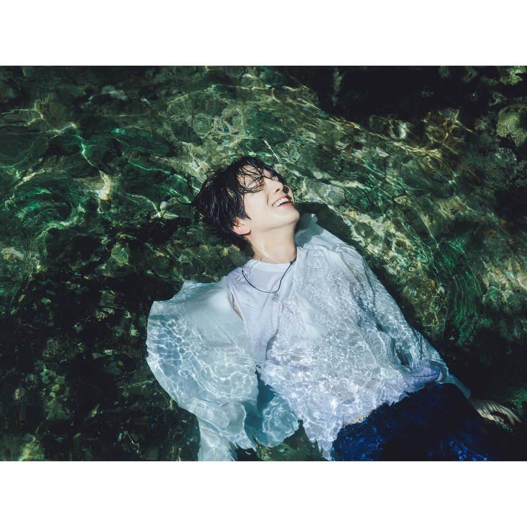 THE BOYZさんのインスタグラム写真 - (THE BOYZInstagram)「THE BOYZ 2ND ALBUM [PHANTASY] Pt.1 Christmas In August Concept Photo #PRESENT  🎁 2023.08.07 6PM Release  #THEBOYZ #더보이즈 #PHANTASY #Christmas_In_August」7月27日 0時02分 - official_theboyz
