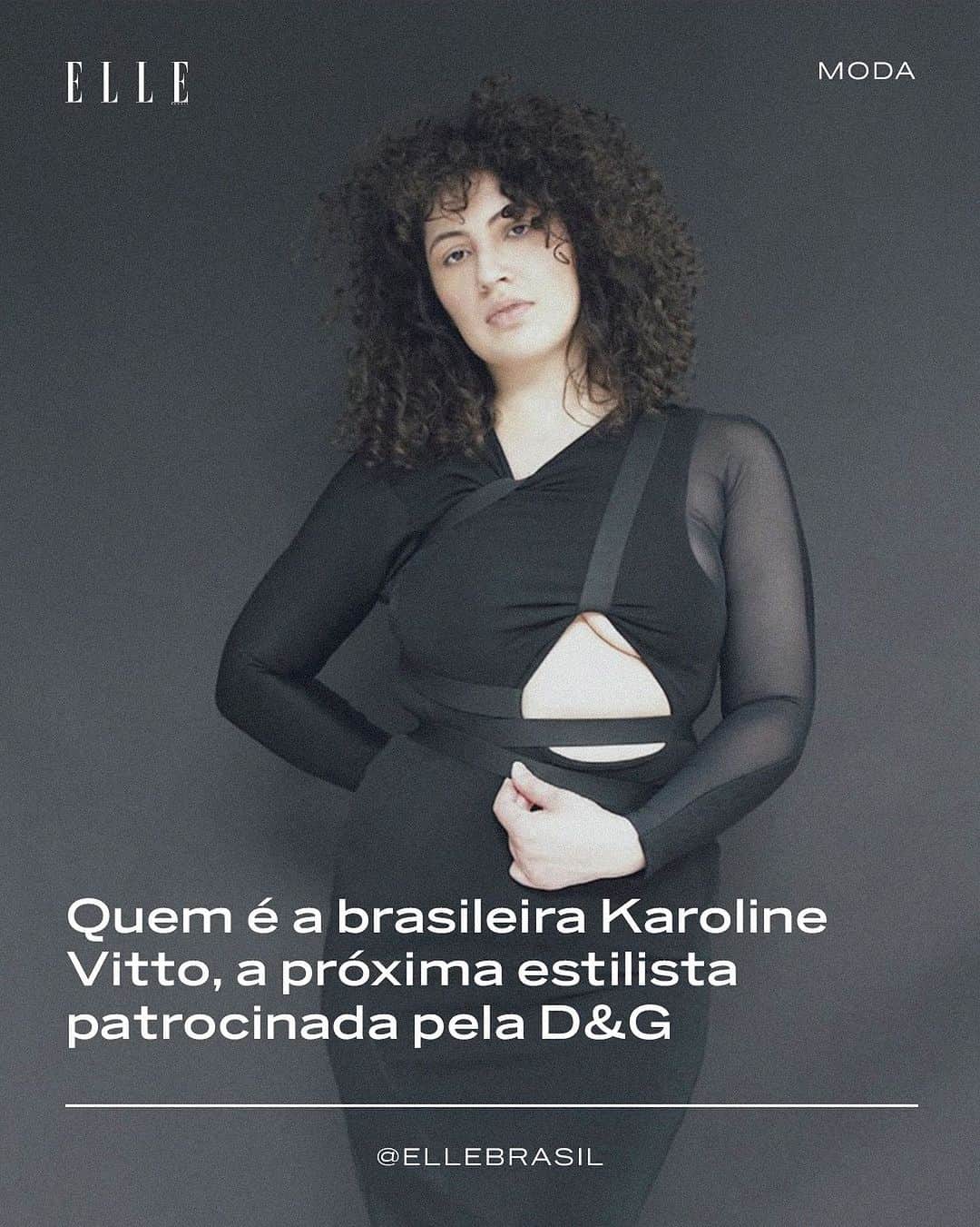 ELLE Brasilのインスタグラム：「Depois de @miss_sohee, @babbym e @tomo_koizumi, a estilista brasileira @karolinevitto foi escolhida para ter seu desfile patrocinado pelo programa "Supported by Dolce & Gabbana". Conhecida por uma moda plus size sensual, suas roupas não escondem o corpo. Muito pelo contrário, ela valoriza áreas que somos ensinados a não amar através de recortes e decotes inusitados. Em seu desfile, modelos mid e plus size não são maioria, são totalidade. Para ela, isso subverte a lógica do mercado.  Vitto nasceu em Caçador, cidade de Santa Catarina, e fundou sua marca em 2019, em Londres, após se graduar pela Central Saint Martins e fazer mestrado na Royal Academy of Arts. No mesmo ano, ela estreou na Semana de Moda de Londres através da incubadora de talentos Fashion East, onde apresentou suas últimas coleções, aclamadíssimas pela mídia.  Em setembro de 2023, no entanto, a brasileira viaja para a Itália e mostra sua coleção na Semana de Moda de Milão. "Essa coleção transcendeu minhas expectativas graças a demonstração de carinho que recebi da equipe da Dolce & Gabbana. Da incorporação de novos materiais à sua visão ilimitada da expressão criativa, eles me ajudaram a potencializar ainda mais meu trabalho. Eu estou muito empolgada de trazer a celebração das curvas para um palco ainda maior", diz a estilista.   Estamos ansiosos para acompanhar!」