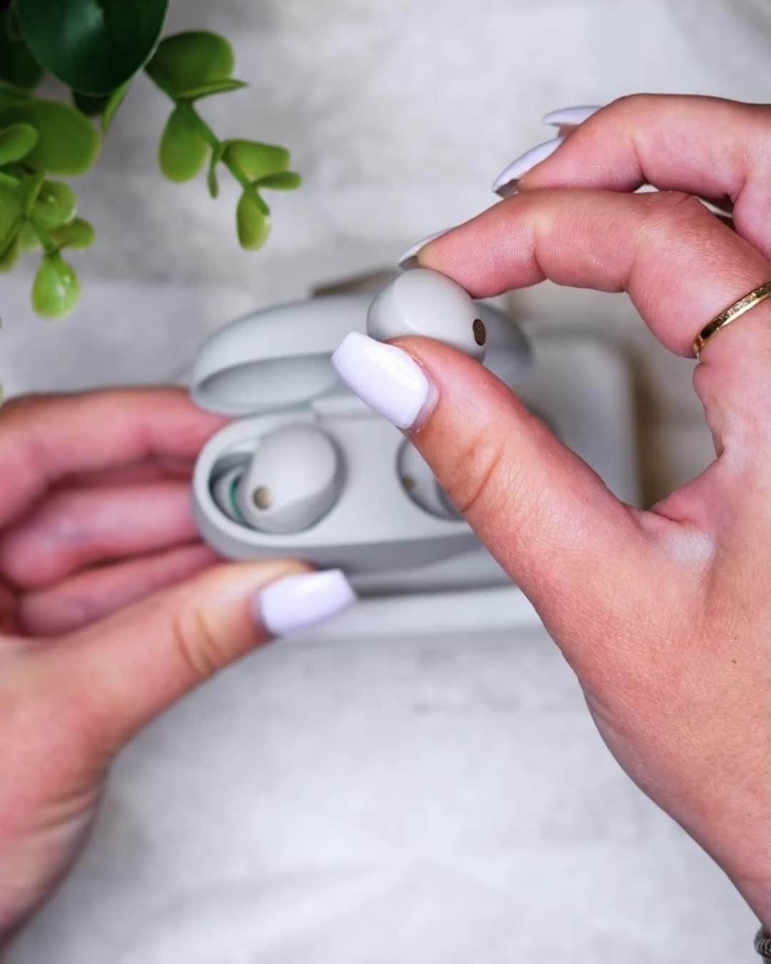 のインスタグラム：「Grab a sneak peek at the new WF-1000XM5 Earbuds before you grab your own! 😉」