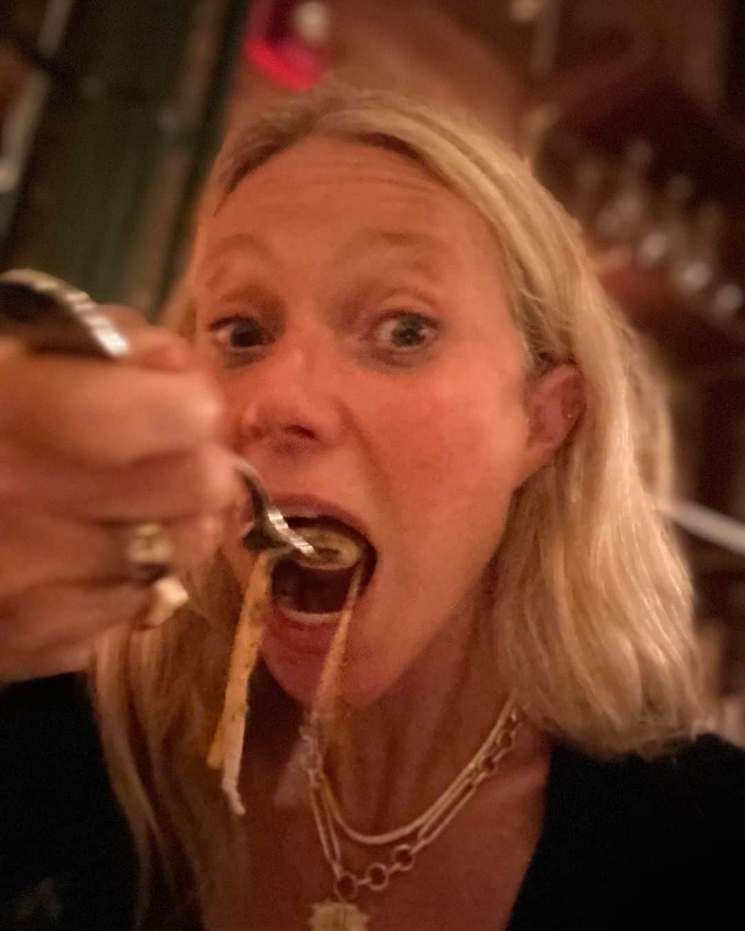 グウィネス・パルトローのインスタグラム：「We call this piece “Gwyneth Crushing Spaghetti” by @mariocarbone」