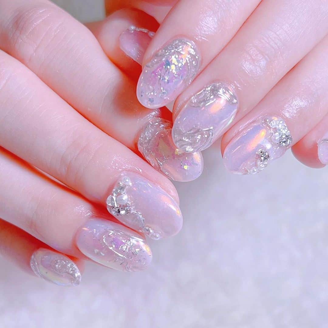 なかやまちえこのインスタグラム：「Aurora♡⠀ ⠀ @ikr828 ちゃん⠀ イメージお伝えいただいて🪄⠀ ⠀ #nail #nails #nailart #ネイル #美甲 #ネイルアート  #japanesenailart #manucure #japanesenails #manicurist #gelnails #أظافر #네일아트 #미용  #เพ้นท์เล็บ #artedeuñas #เพ้นท์เล็บเจล #ジェルネイルデザイン #ネイルデザイン #nagelkunst #オーロラネイル #auroranails ⠀ @aby_sharenail ⠀ @preanfaofficial ⠀ @preanfaofficial」