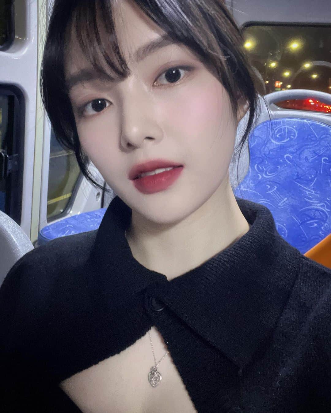スジン のインスタグラム：「쀼 여러분 아바라는 가을옷을 잘하는거 아시죠?히힣ㄹ히리ㅣㅎ힣 가을에 짠하고 준비해서 찾아뵐테니까 많관부🤓🤍」