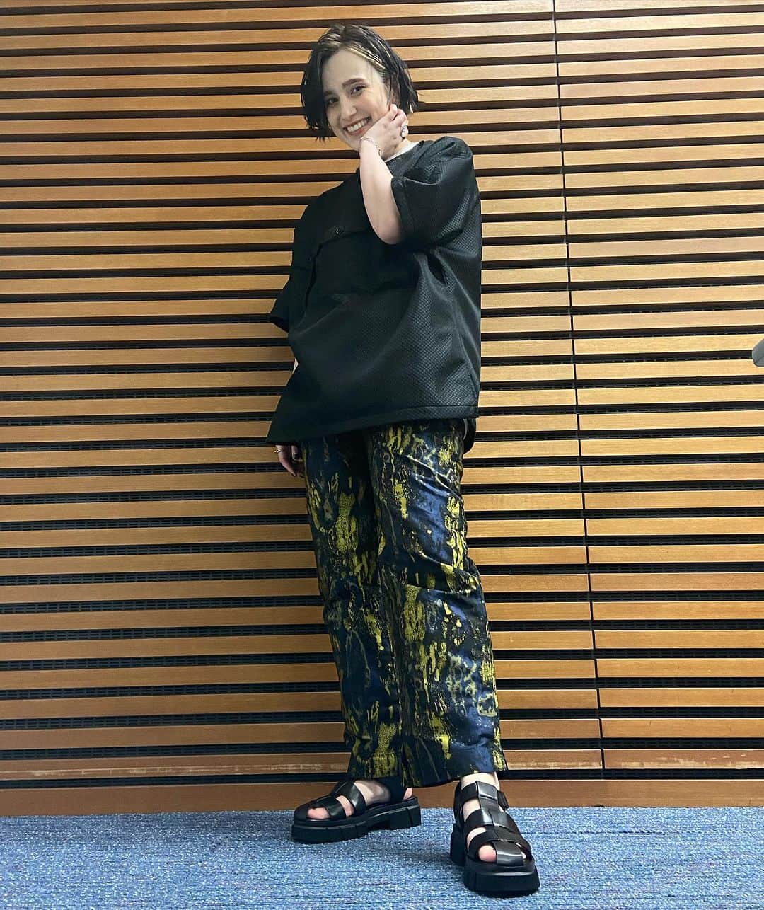 Emilyのインスタグラム：「#上田と女が吠える夜 〜繊細すぎる女〜 見てくれたみなさん、ありがとうございました😭✨あんな豪華な方々の中でこんなど新人がしゃべらせてもらえてとっても幸せでした😱 これから私たちを知ってもらえたら、とても幸せです。明日は、18:30〜から渋谷の東急プラザ4Fで無料のインストアイベントもありますし、会いに来て下さい🙋写真も撮れますよ〜📷頑張るぞ〜！！！」