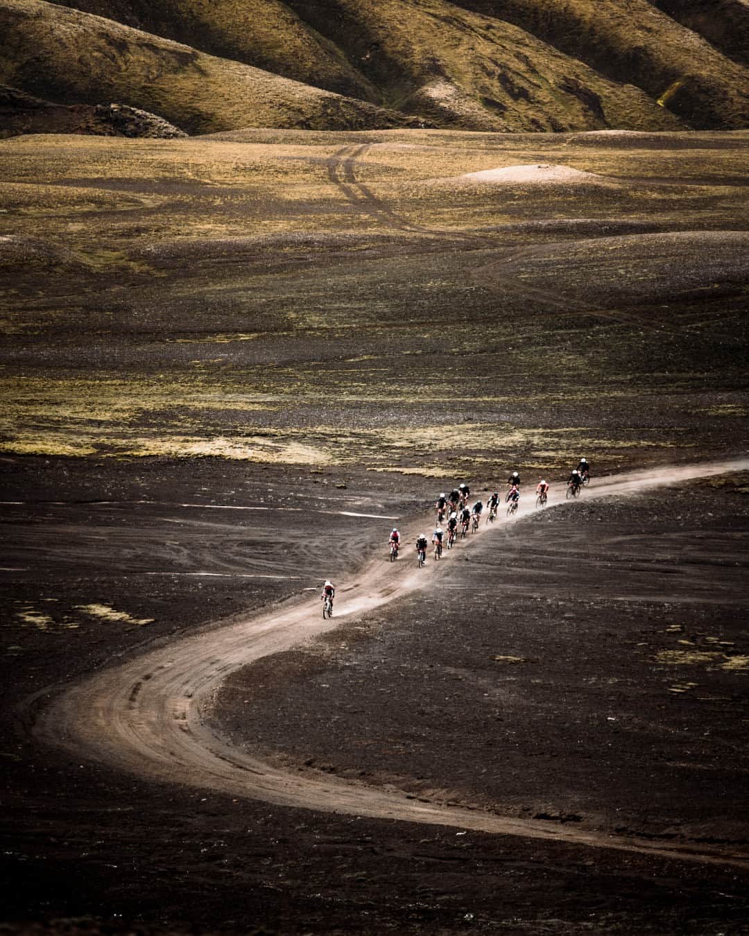 カンパニョーロさんのインスタグラム写真 - (カンパニョーロInstagram)「Remote, rugged and unpredictable.  @therifticeland: a gravel race that takes riders across 200 km of dark lava fields in  Iceland's highlands.  Campagnolo ambassadors @nathanpeterhaas and @enough_cycling took on this brutal race, with @nathanpeterhaas and @mattia_de_marchi both placing in the top 10 in the elite race. Also, we want to highlight @eleonoramilesi, who was the 6th woman to cross the line. ⚡️  Congratulations, all! We are always proud of your achievements.   📸: @rsalanova and @gravelearthseries  #Campagnolo #DreamBigger」7月27日 0時48分 - campagnolosrl