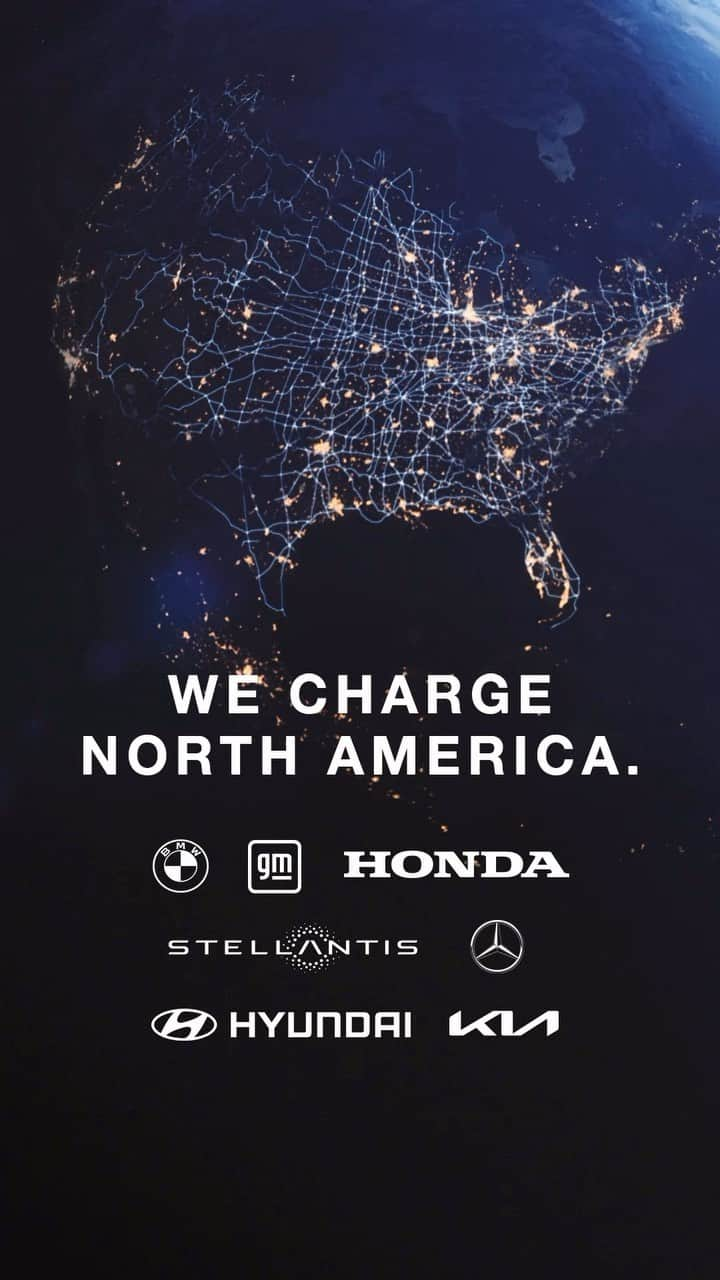 ホンダのインスタグラム：「We’re creating an unprecedented new charging network joint venture with @bmwusa @generalmotors @hyundaiusa @kiausa @mercedesbenzusa @stellantisna to expand access to high-powered charging in North America and accelerate #EV adoption.   The network will be targeting at least 30,000 charge points with the first stations to open in summer 2024. It will be accessible to all #EVs customers, offering both Combined Charging System (CCS) and North American Charging Standard (NACS) connectors.  #EV #ElectricVehicles #Charging #News #BMWGroup #GM #GeneralMotors #Honda #Hyundai #Kia #MercedesBenz #Stellantis」