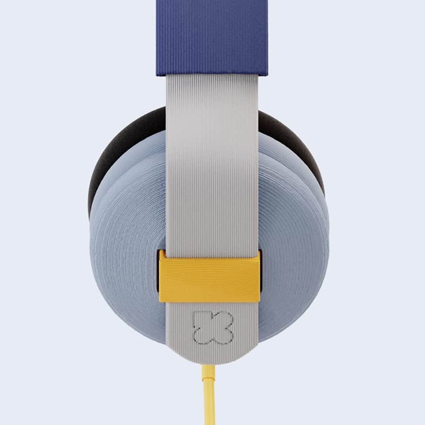 Design Milkさんのインスタグラム写真 - (Design MilkInstagram)「Circular design for growing minds: 🎧 Kibu headphones by @morramadesign + @batch.works offer a creative solution to the ever-growing waste from kids' tech. Repairable, recyclable, + customizable, these 3D-printed headphones were built for the long haul! Designed to grow with your child, you can simply send back the plastic components to @batch.works + they'll work their magic to repurpose the materials! ♻️🎶 \\\ Learn more about it at our link in bio. 🔗  [Batch.works, children audio gear, circular design, kids headphones, kids tech, Morrama, headphone design, sustainability, sustainable design, eco-friendly design, eco-conscious, reduce reuse recycle]」7月27日 1時14分 - designmilk