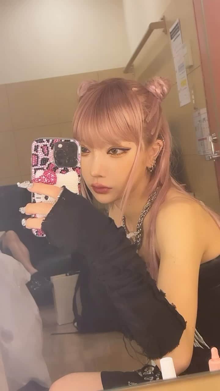 香椎かてぃのインスタグラム：「鼻にメガネ跡」