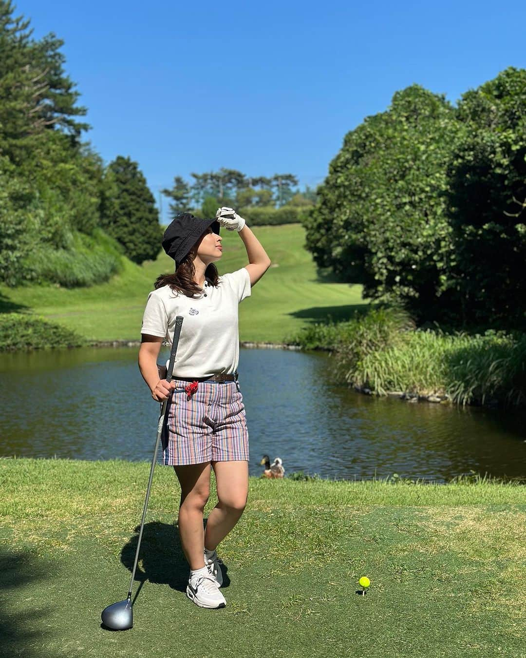 陽菜えみるさんのインスタグラム写真 - (陽菜えみるInstagram)「.  Golf & onsen trip🌳🍃 in Atami 🦆  @ayu_u3u_5 が何度も来てる ホームグラウンド熱海ゴルフ倶楽部で やっと一緒にラウンド⛳️🌈  前乗りして温泉楽しんで 翌日ゆっくり起きて 最終ラウンドでまわって またゴルフ場で温泉な弾丸♨️  🦆🦆はここの看板娘？息子？で 毎回出迎えてくれるらし〜かわえぇ💕  海風は心地良かったけど 流石に暑過ぎたから涼しくなったら あゆこの子たちに逢いに行こ〜(笑)  .」7月27日 1時34分 - emiru_haruna