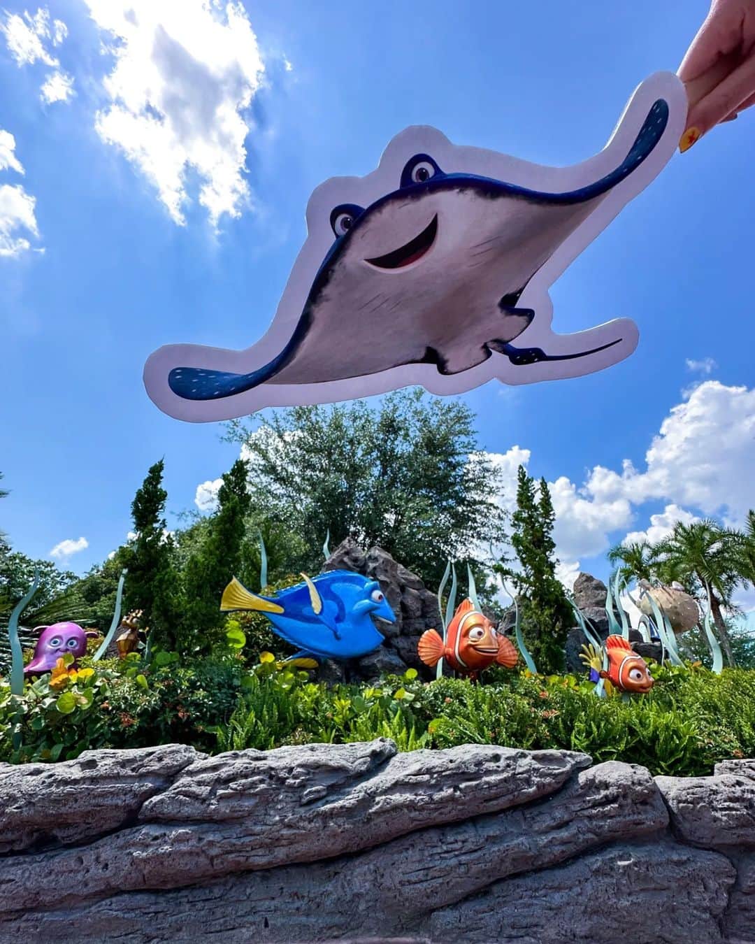 Disney Pixarさんのインスタグラム写真 - (Disney PixarInstagram)「They're all cutout for travel.📸  Experience the World Showcase and The Seas with Nemo & Friends at EPCOT #WaltDisneyWorld Resort!✨」7月27日 1時30分 - pixar