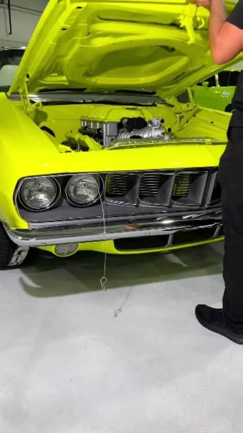 Classics Dailyのインスタグラム：「Credit @burnyzz _ #Classic #classics #Classiccar #classiccars #americanmuscle #Musclecar #Musclecars #car」
