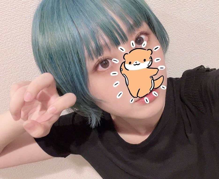 安住麻里さんのインスタグラム写真 - (安住麻里Instagram)「水風呂ヘアーになりたくて珍しい髪色にしました記念 @sakinoko3 さきのちゃんいつもめっちゃいいかんじにしてくれますのでとてもとてもおすすめです！！！センスもめっちゃいい上にシャンプーやヘッドスパも激ウマなのでみなさまぜひに…！！  #ミントカラー #ブルー #ブルーへア」7月27日 1時33分 - azumari12