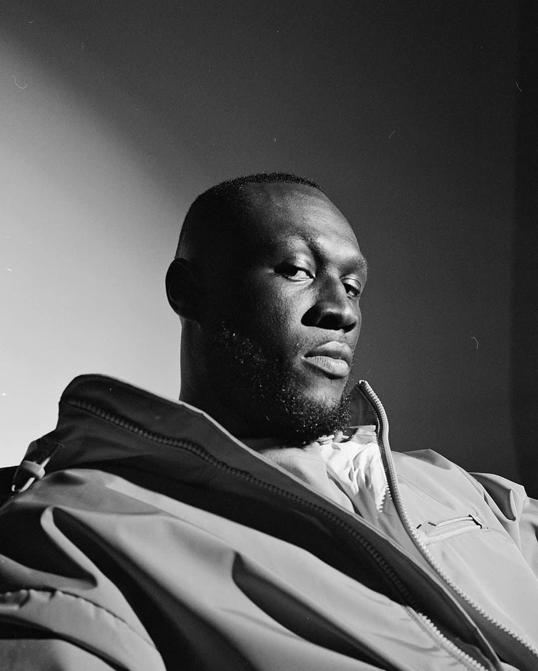 Dazed Magazineさんのインスタグラム写真 - (Dazed MagazineInstagram)「HBD @stormzy 🎂⁠ ⁠ For our latest #HOMEGROWN issue, Stormzy ⁠shares his thoughts on wellness and mental stability, his faith in God, and his dreams and ambitions for the future.⁠ ⁠ Tap the link in bio to explore more from the star’s cover story 🔗⁠ ⁠ Photography @lizjohnsonartur⁠ Styling @kkobi1⁠ Grooming @biancasimones⁠ Tailoring @by_simplytailored⁠ Production @ymistudio⁠ ⁠ Text @aniefiokekp⁠ ⁠ Editor-in-Chief @ibkamara⁠ Art Director @gareth_wrighton⁠ Editorial Director @kaci0n⁠ Fashion Director @imruh⁠ ⁠ #Dazed #Stormzy」7月27日 1時38分 - dazed