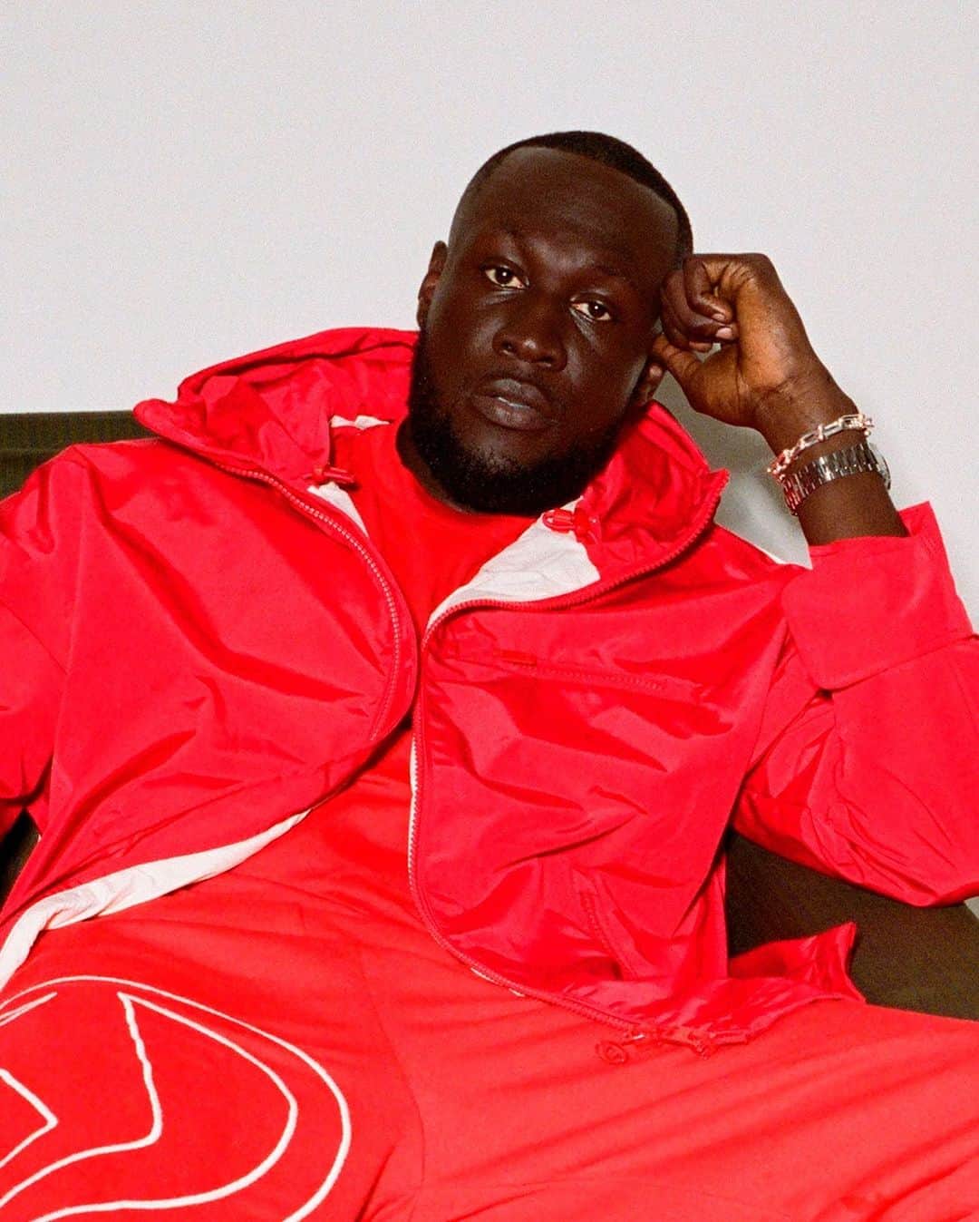Dazed Magazineのインスタグラム：「HBD @stormzy 🎂⁠ ⁠ For our latest #HOMEGROWN issue, Stormzy ⁠shares his thoughts on wellness and mental stability, his faith in God, and his dreams and ambitions for the future.⁠ ⁠ Tap the link in bio to explore more from the star’s cover story 🔗⁠ ⁠ Photography @lizjohnsonartur⁠ Styling @kkobi1⁠ Grooming @biancasimones⁠ Tailoring @by_simplytailored⁠ Production @ymistudio⁠ ⁠ Text @aniefiokekp⁠ ⁠ Editor-in-Chief @ibkamara⁠ Art Director @gareth_wrighton⁠ Editorial Director @kaci0n⁠ Fashion Director @imruh⁠ ⁠ #Dazed #Stormzy」