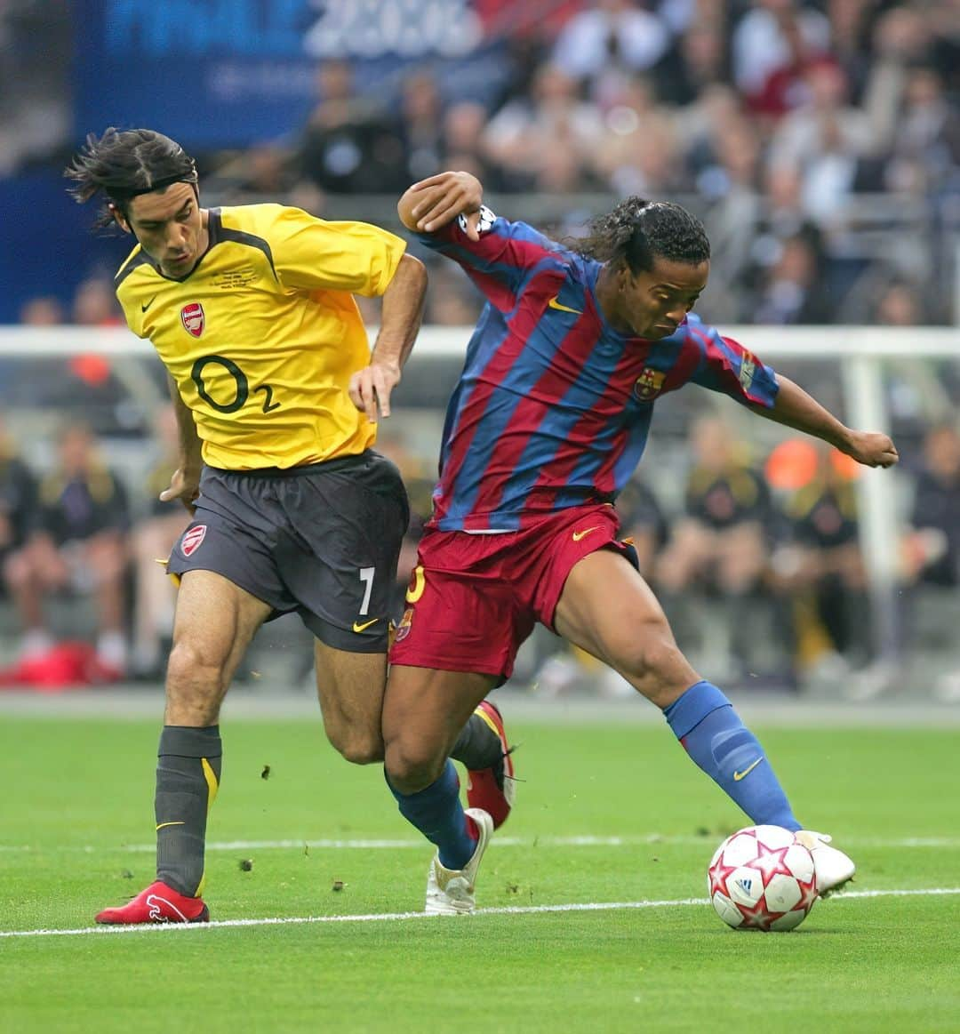 ロベール・ピレスさんのインスタグラム写真 - (ロベール・ピレスInstagram)「Arsenal facing FC Barcelona tonight, something to remember the good old days 🔴⚪️ @arsenal @ronaldinho」7月27日 2時00分 - robert_pires07