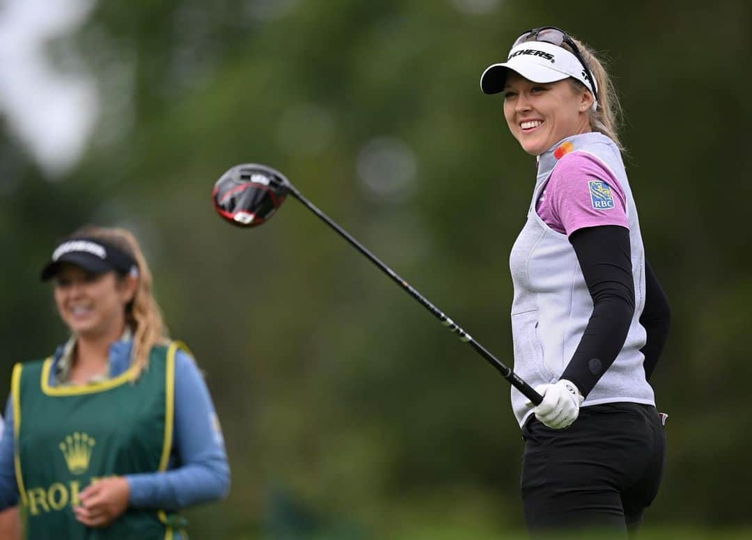 ブルック・ヘンダーソンのインスタグラム：「Excited to be back @evianchamp in France! 🇫🇷😊 #DefendingChamp #MajorChampionship」