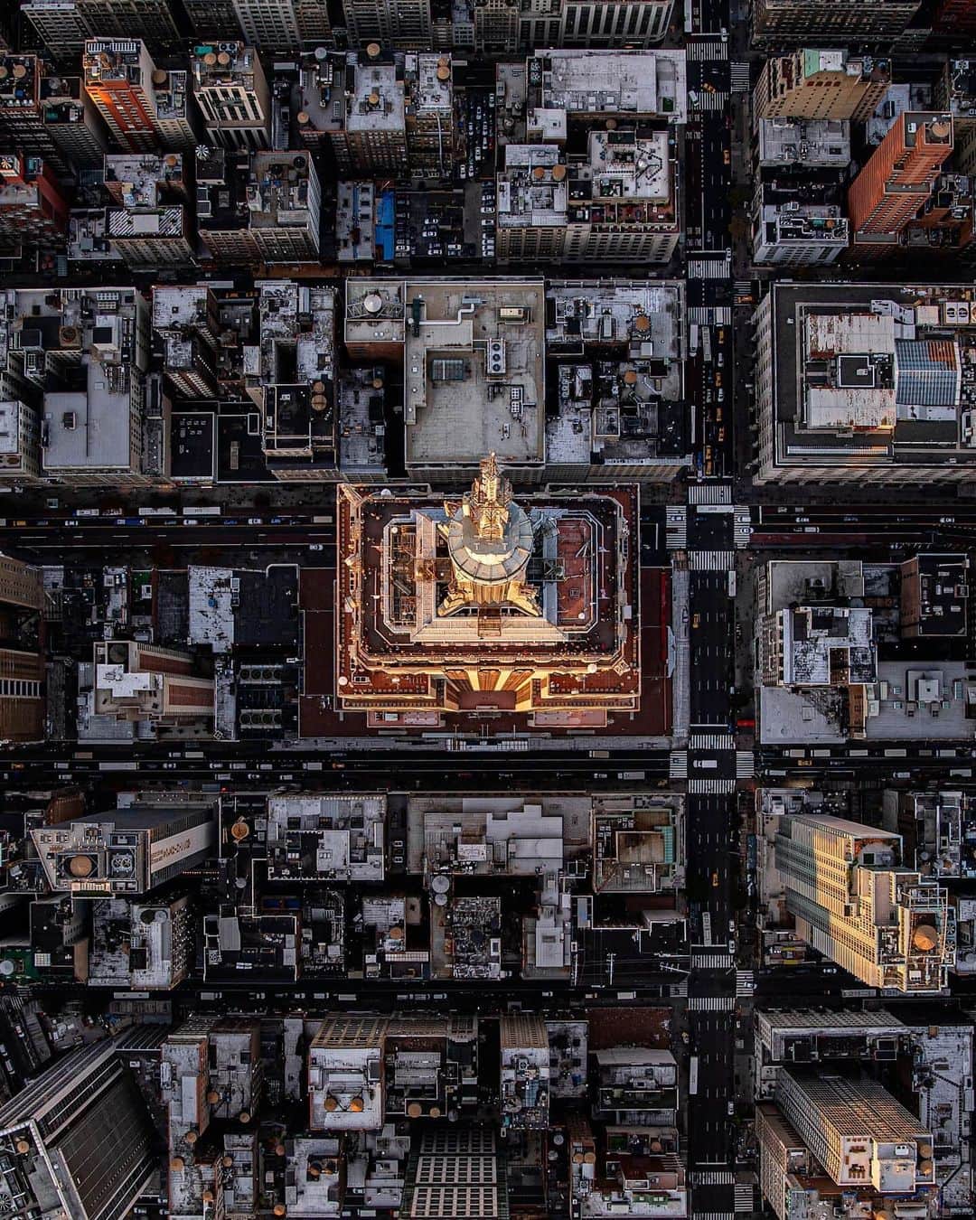 Empire State Buildingのインスタグラム：「Number one no matter the angle    📷: @mattpugs」