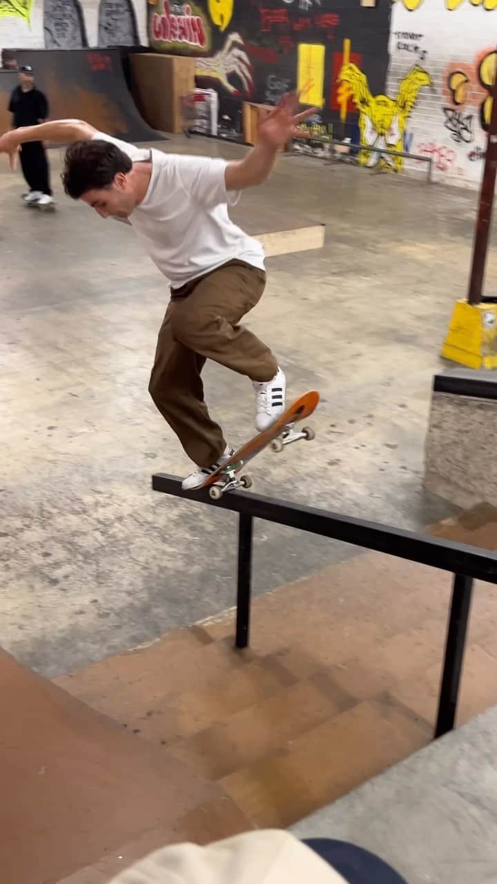ヴィンセント・ミルウ のインスタグラム：「I grew up skating his Supra shoe 👑🥹 @antwuandixon !! 📱@kevperez」